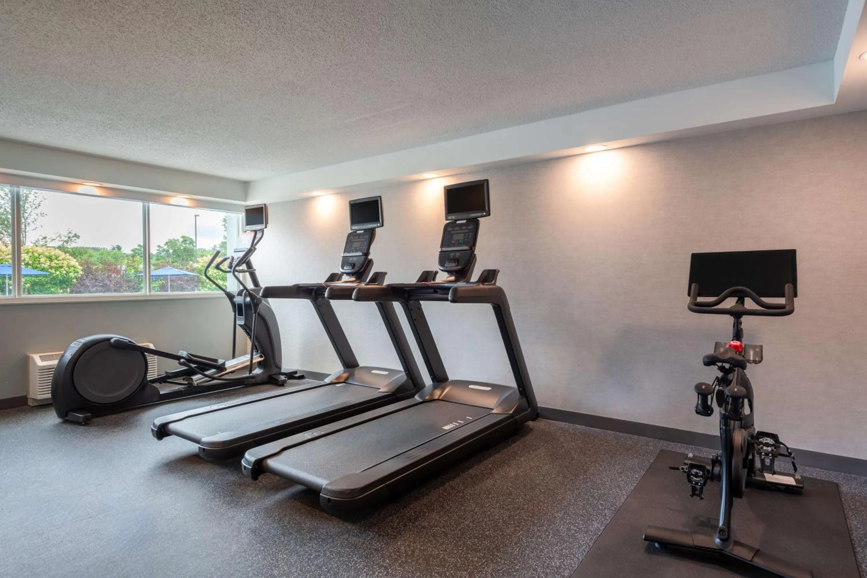 Fitness centre/facilities in La Quinta by Wyndham Manchester