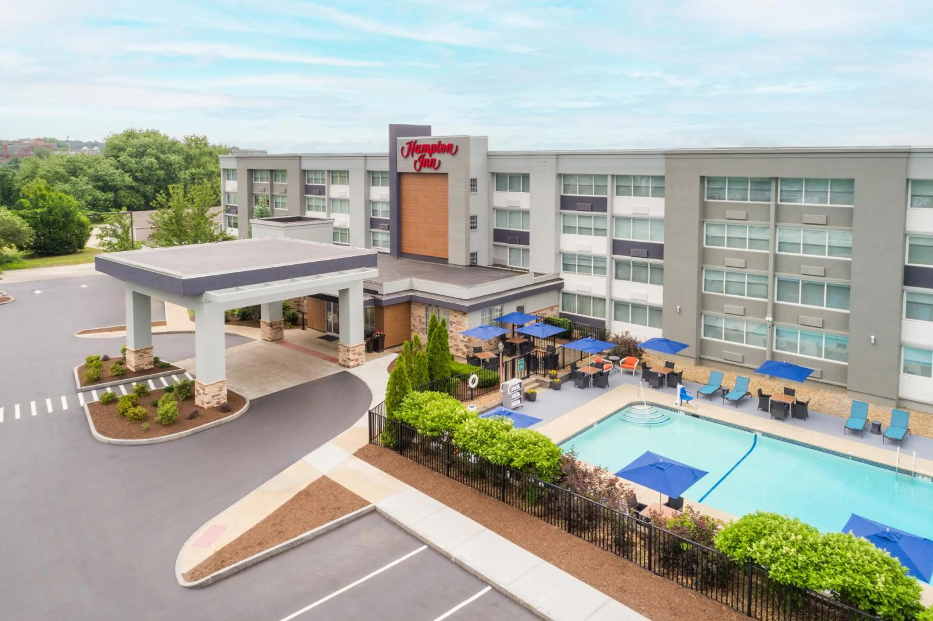 Property building in La Quinta by Wyndham Manchester