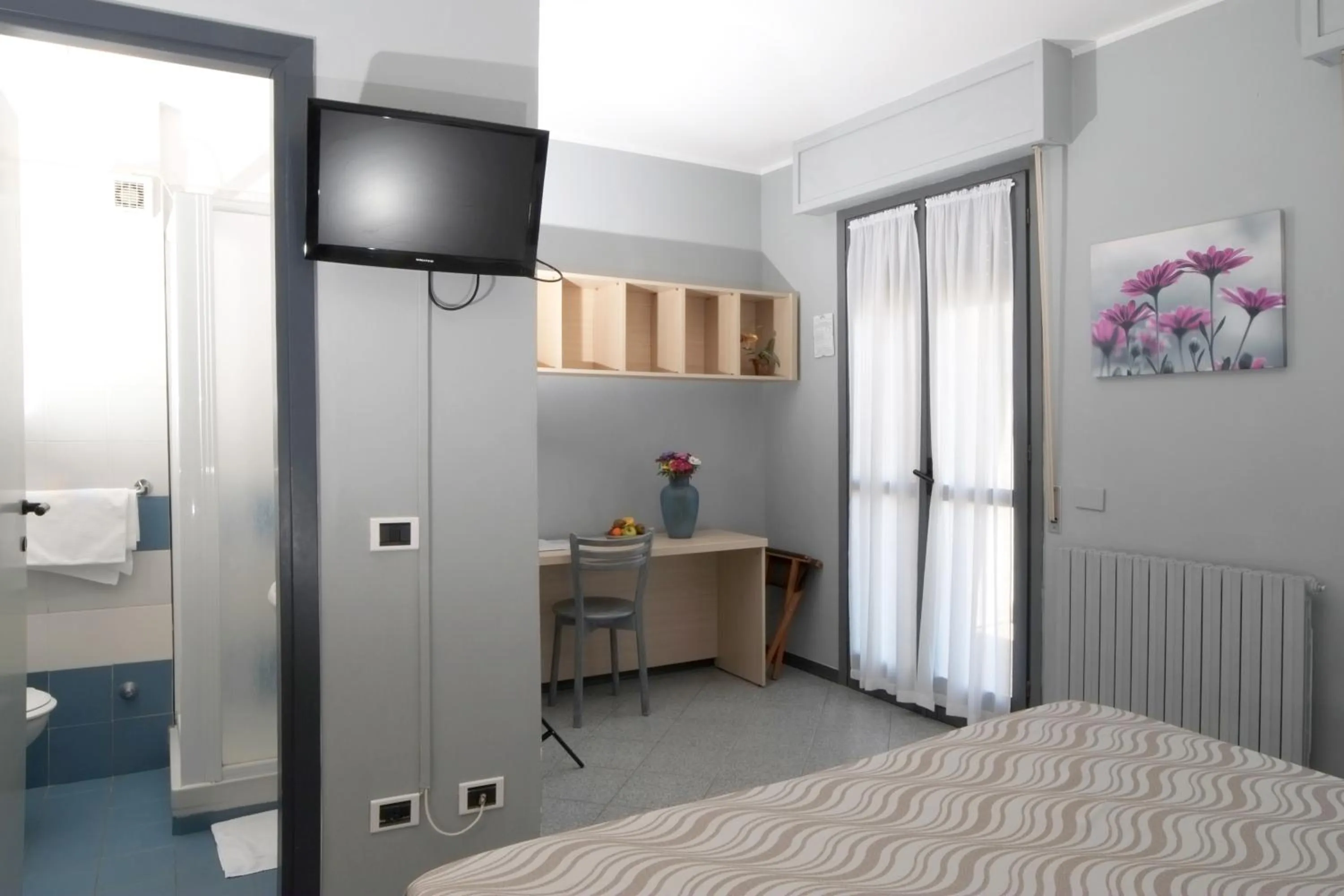 Photo of the whole room, Bed in Villa Gioiosa