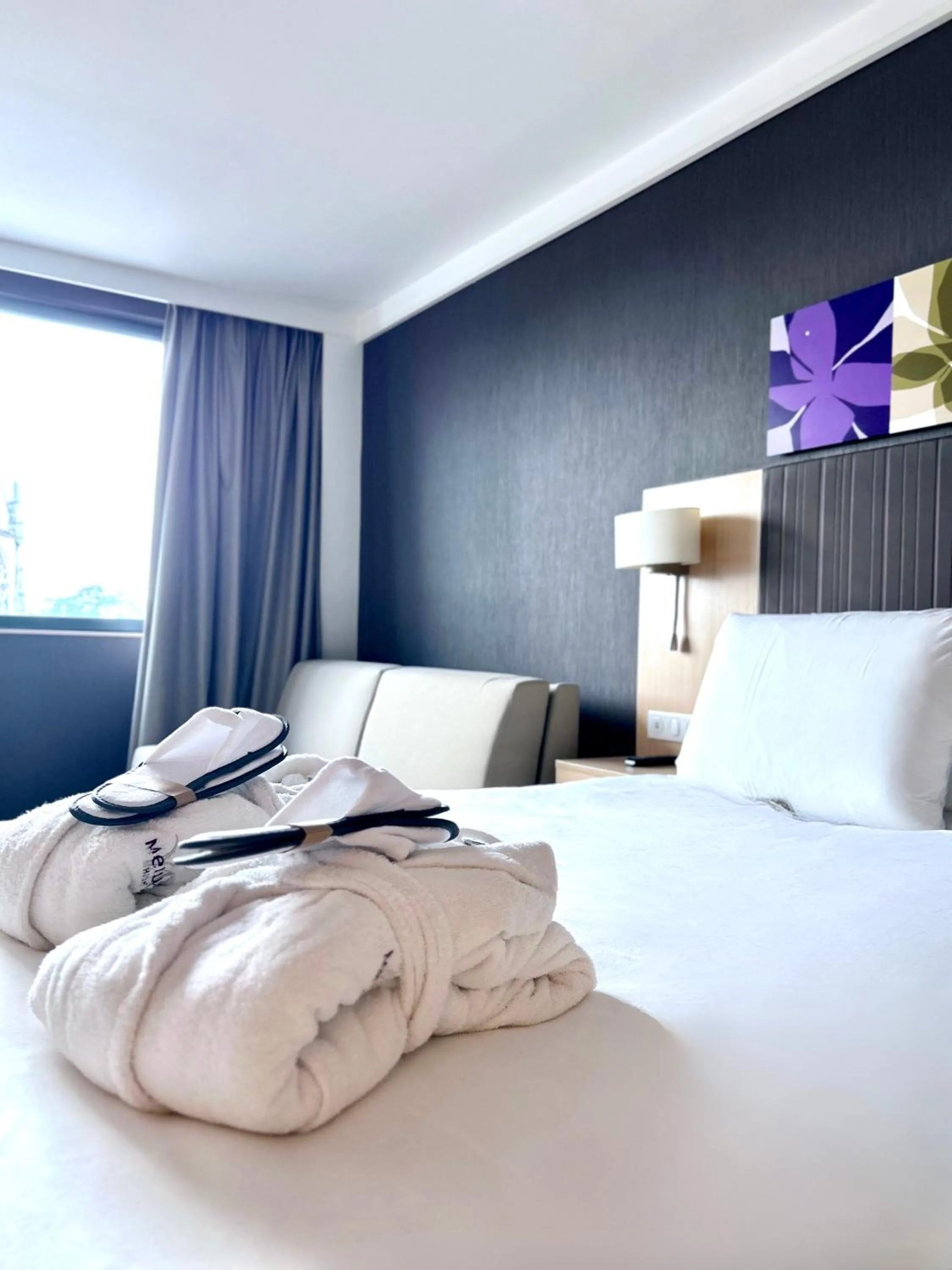 Bed in Mercure Valenciennes Centre