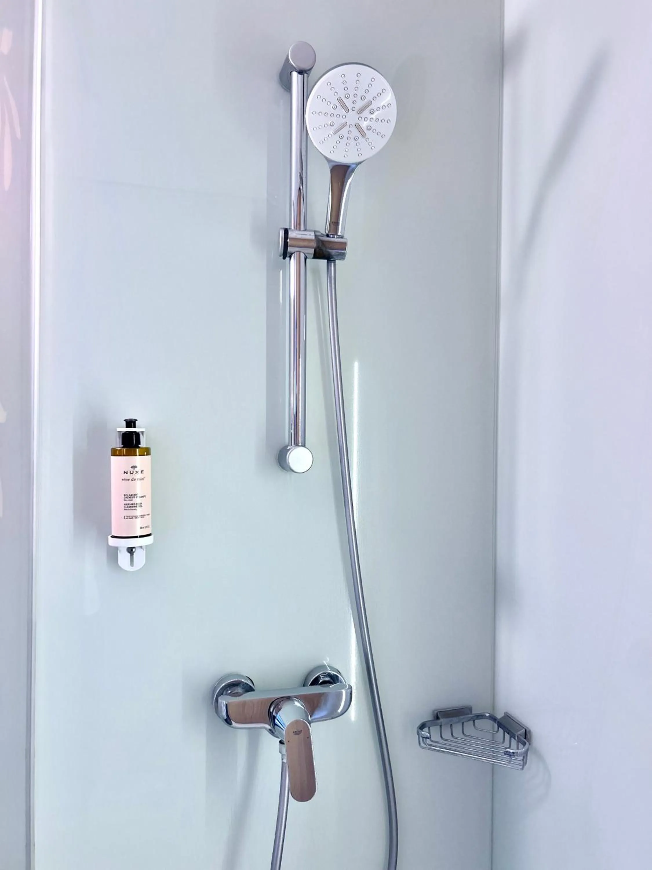 Shower in Mercure Valenciennes Centre