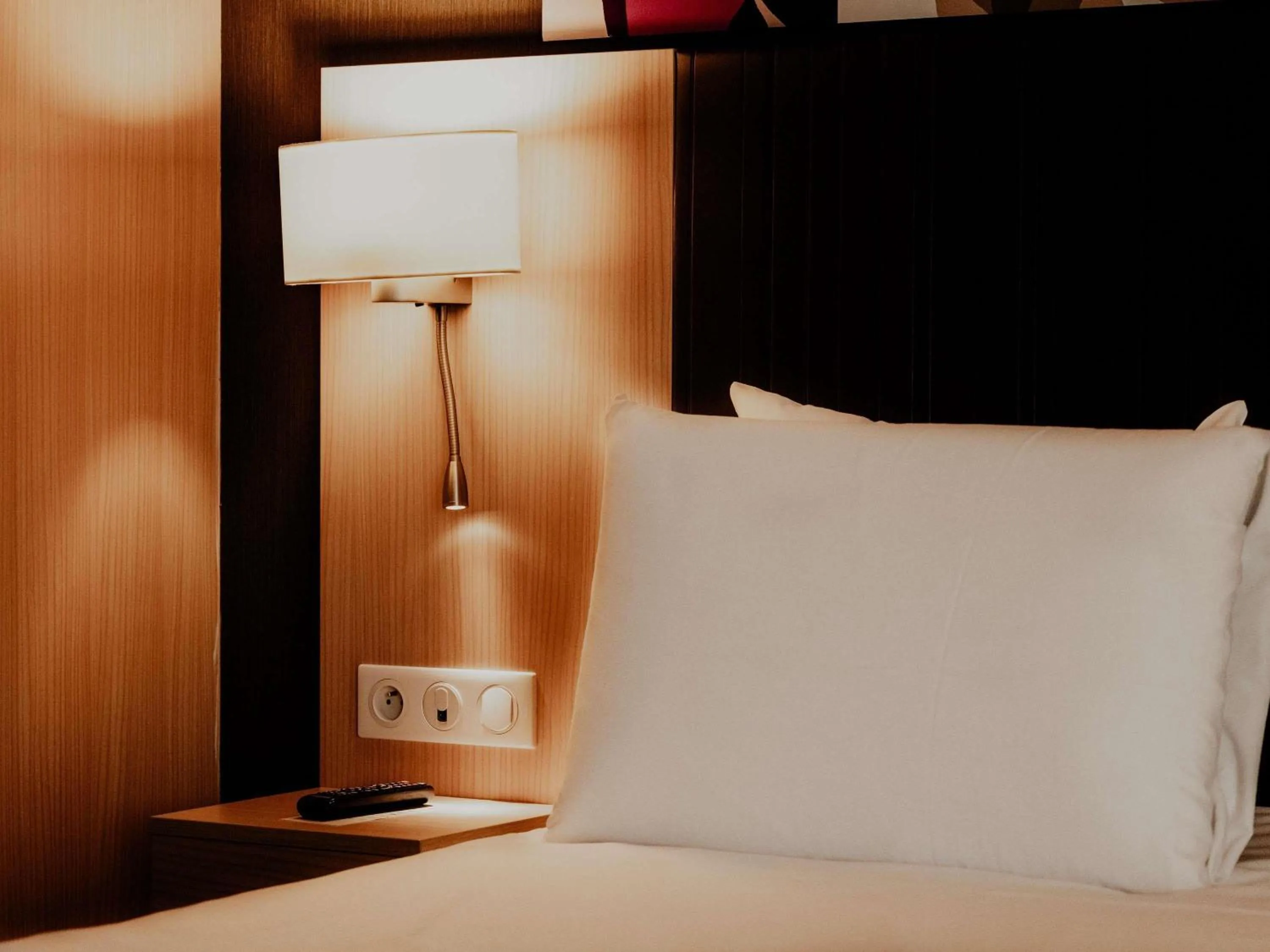 Bedroom, Bed in Mercure Valenciennes Centre