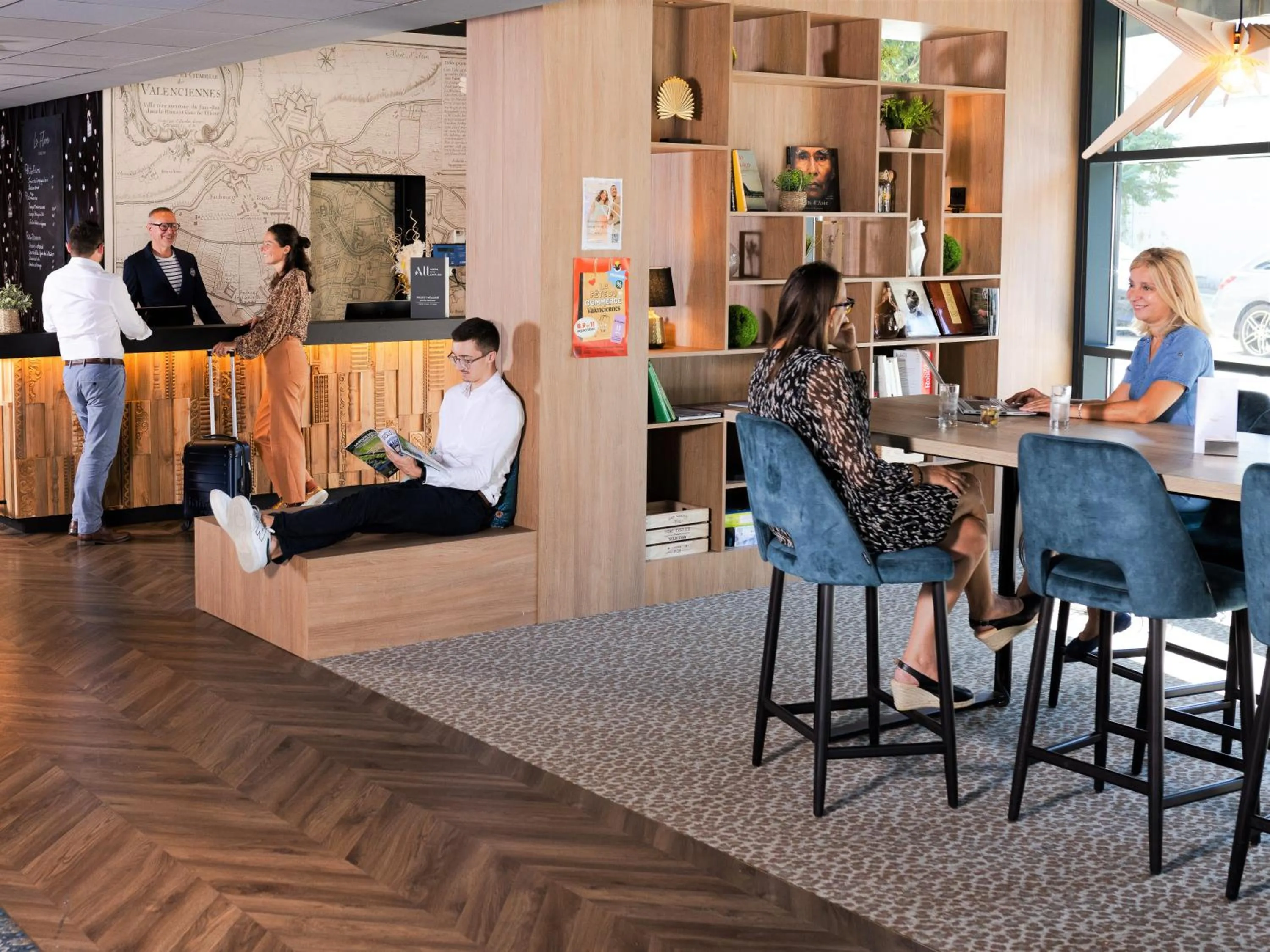 Lobby or reception in Mercure Valenciennes Centre