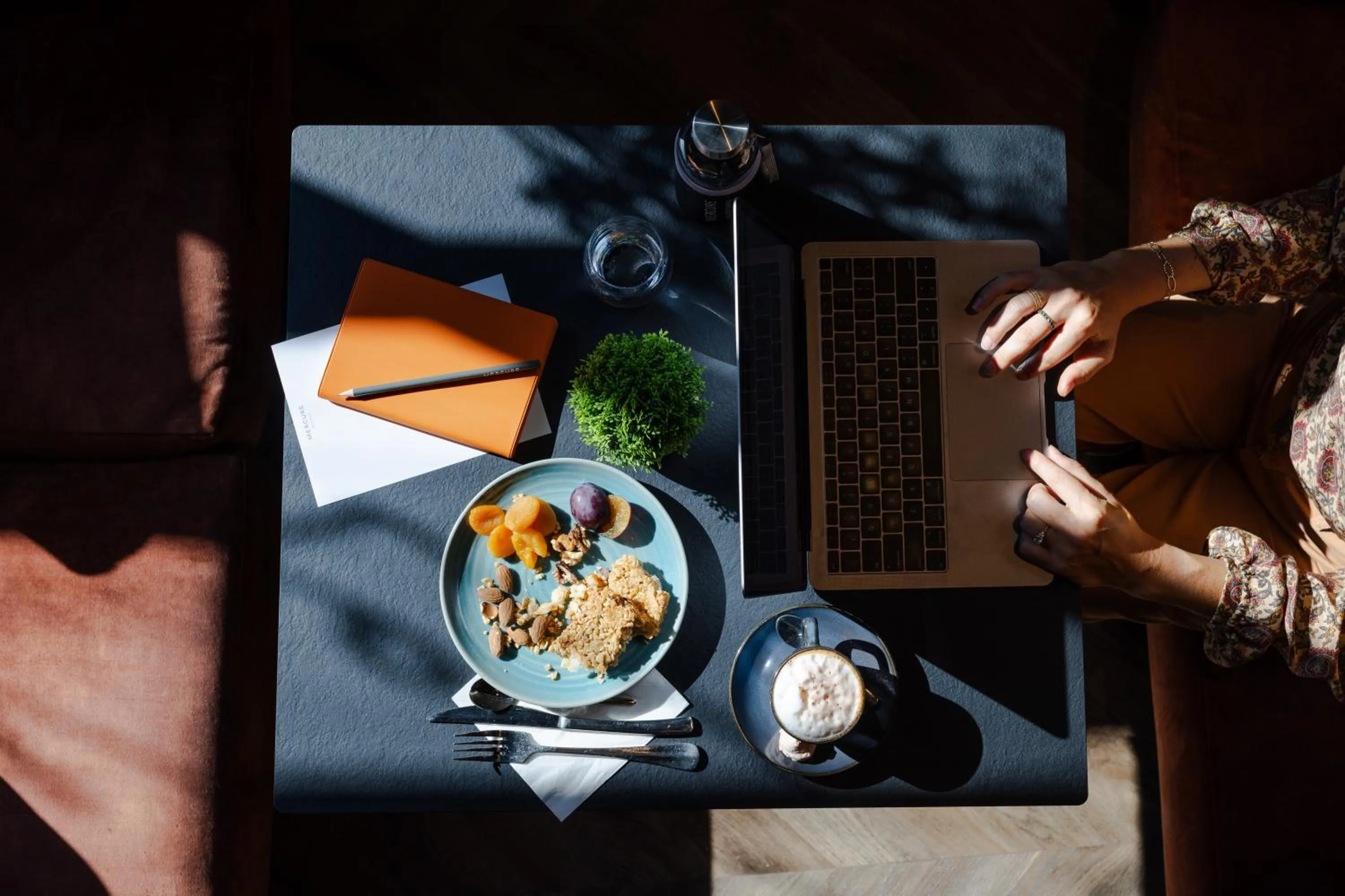 Lounge or bar in Mercure Valenciennes Centre