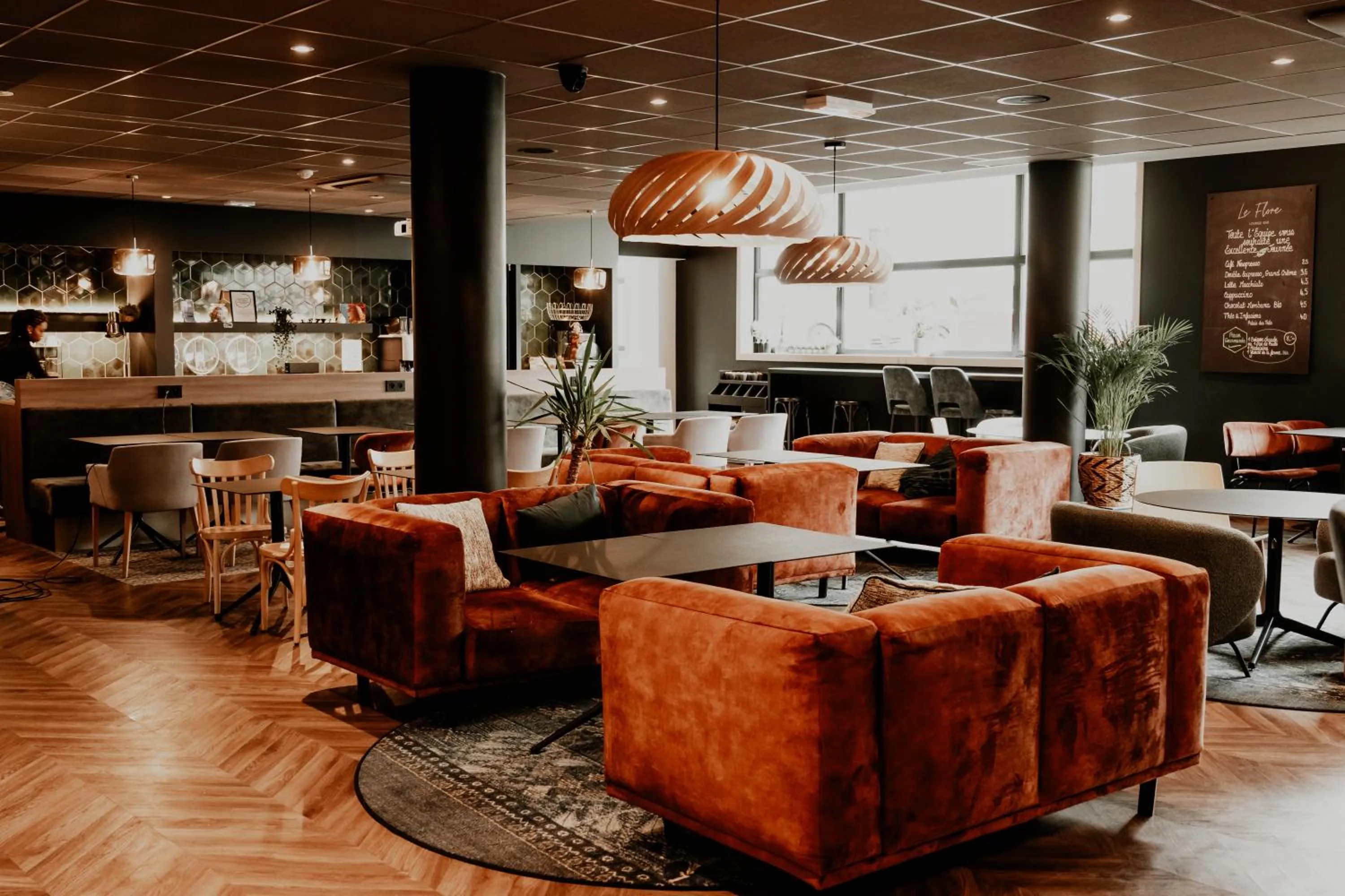 Lounge or bar in Mercure Valenciennes Centre
