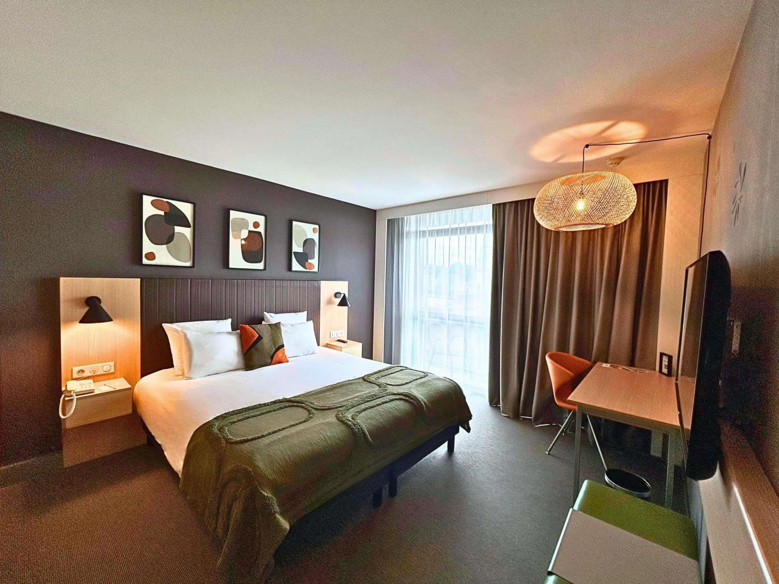 Bedroom, Bed in Mercure Valenciennes Centre