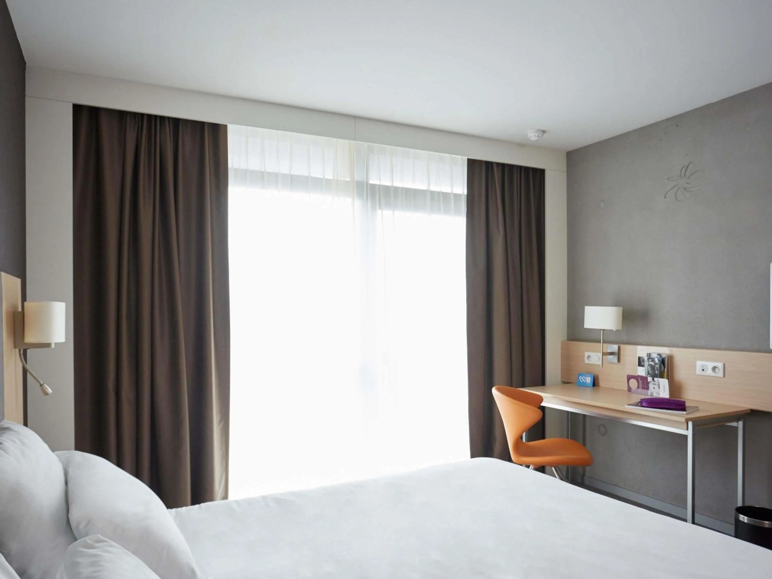 Bedroom, Bed in Mercure Valenciennes Centre