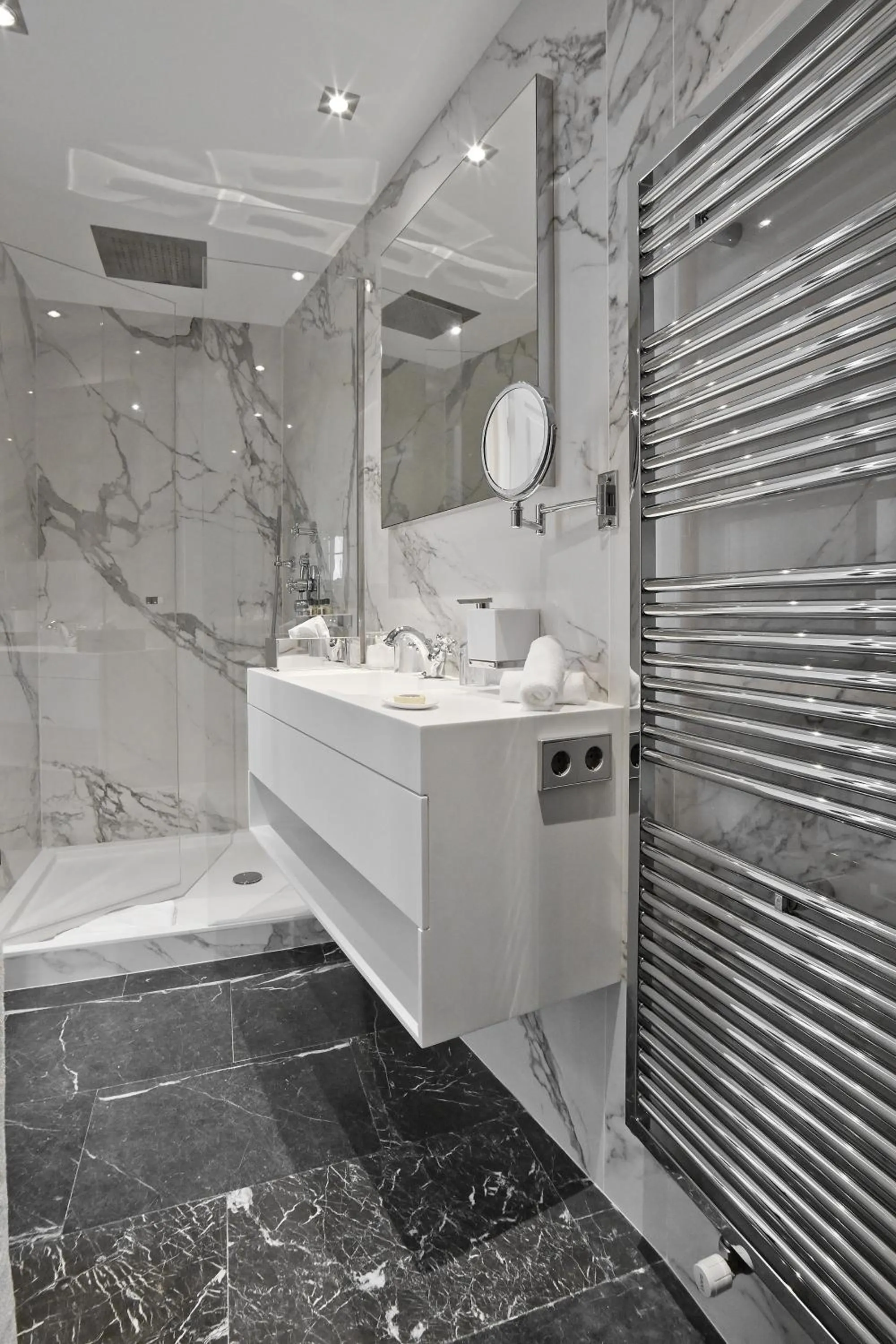 Shower in Palacio Can Marqués by Puro