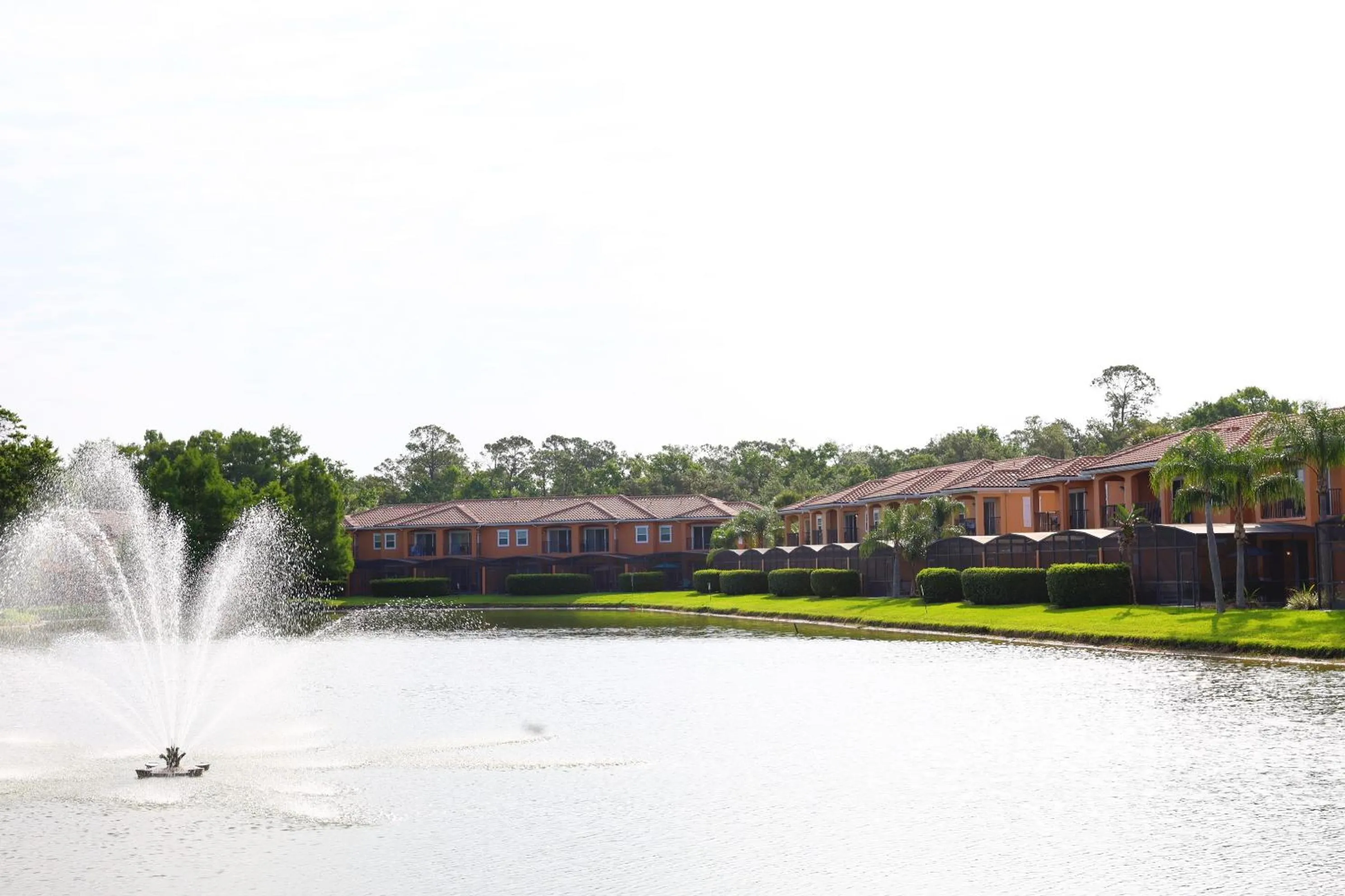 Lake view in Regal Oaks Resort Vacation Townhomes by IDILIQ