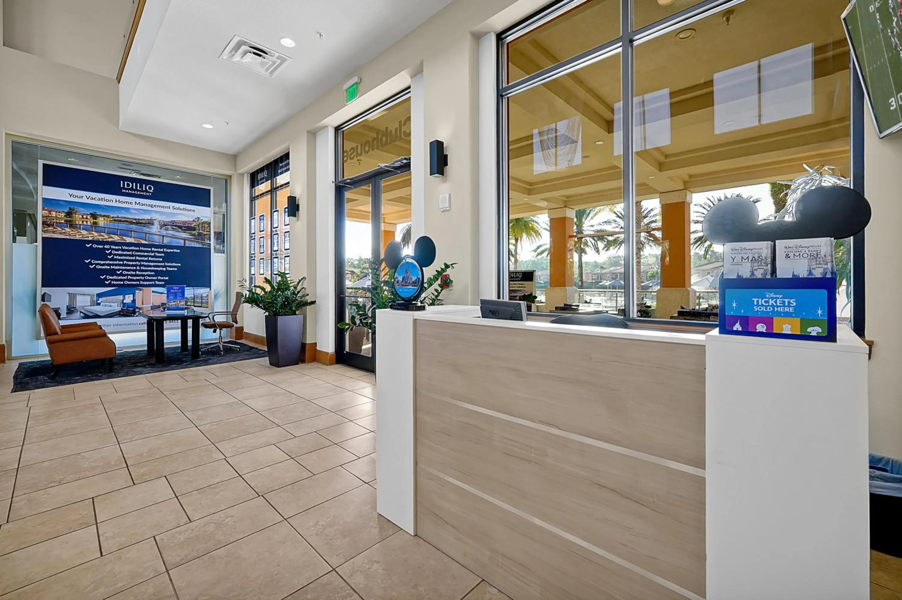 Lobby or reception in Regal Oaks Resort Vacation Townhomes by IDILIQ