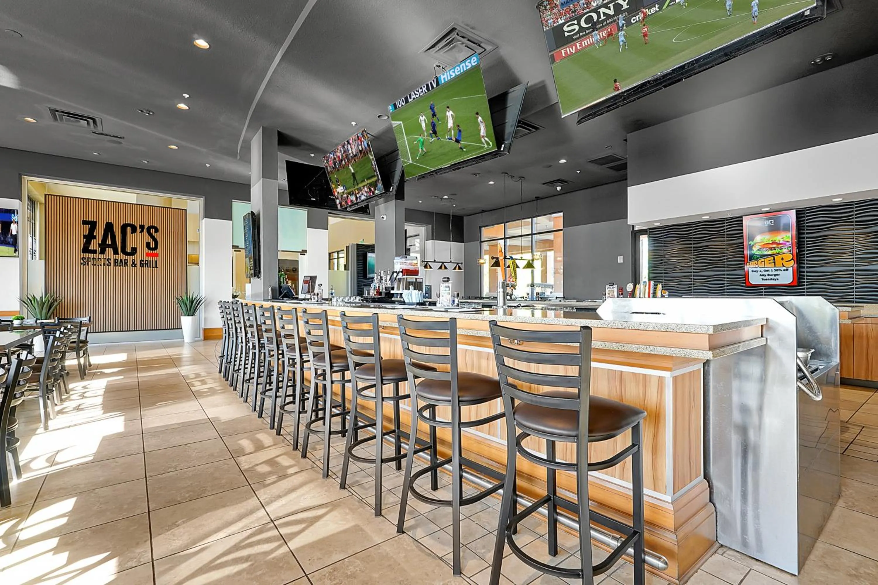 Restaurant/places to eat in Regal Oaks Resort Vacation Townhomes by IDILIQ