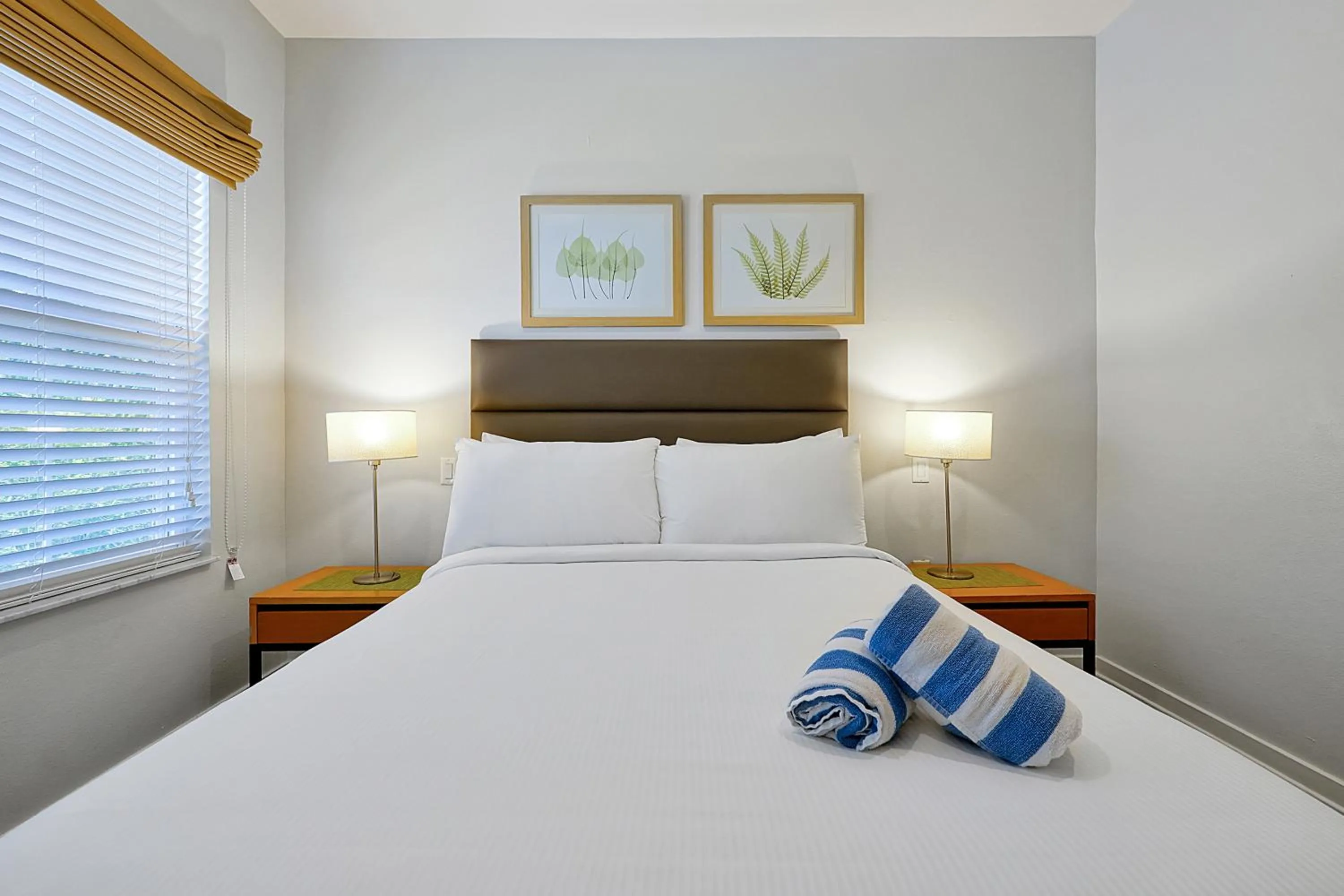 Bed in Regal Oaks Resort Vacation Townhomes by IDILIQ