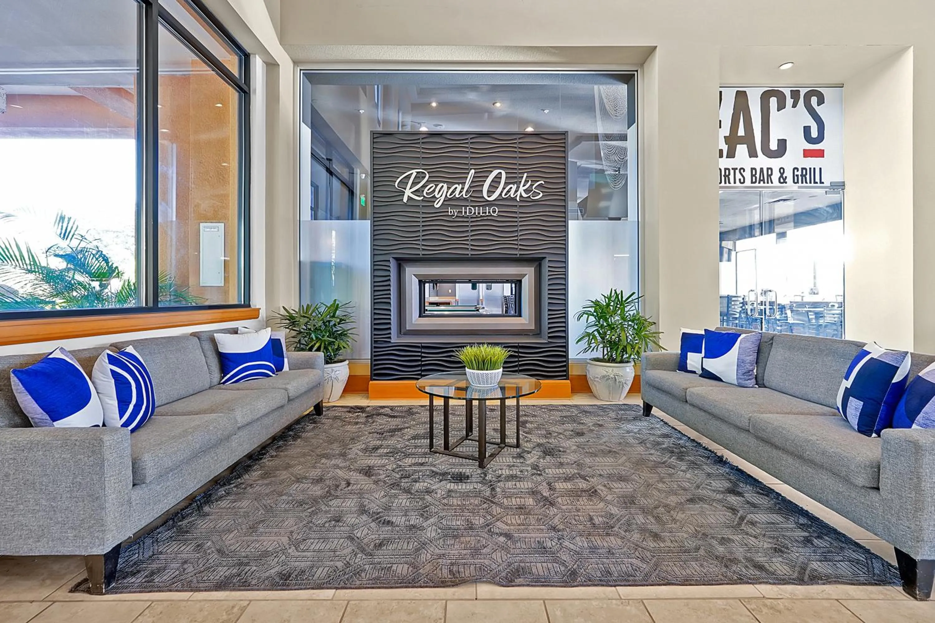 Seating area in Regal Oaks Resort Vacation Townhomes by IDILIQ