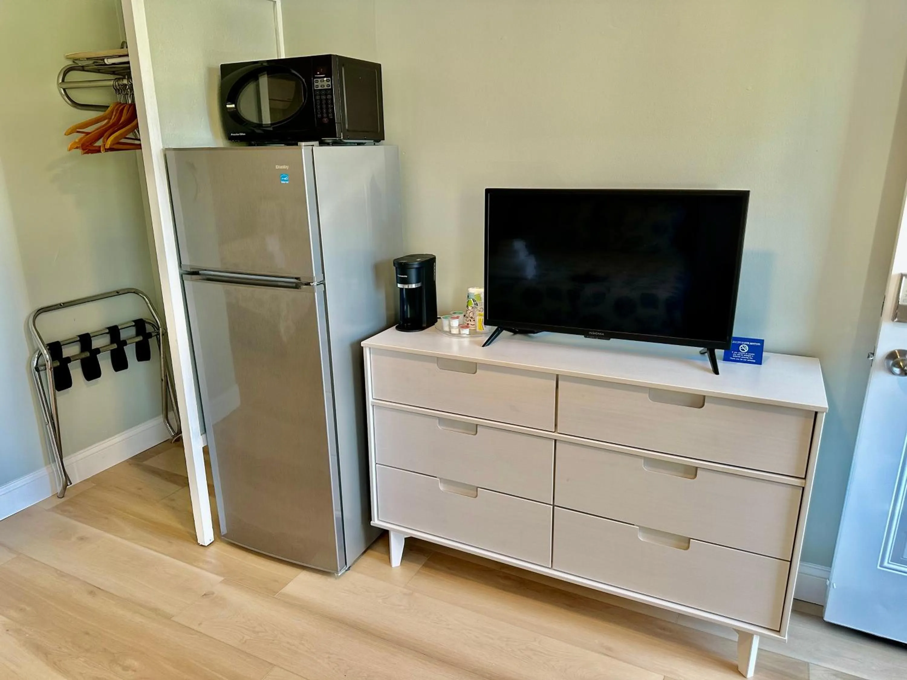 Bedroom in Sandy Neck Motel