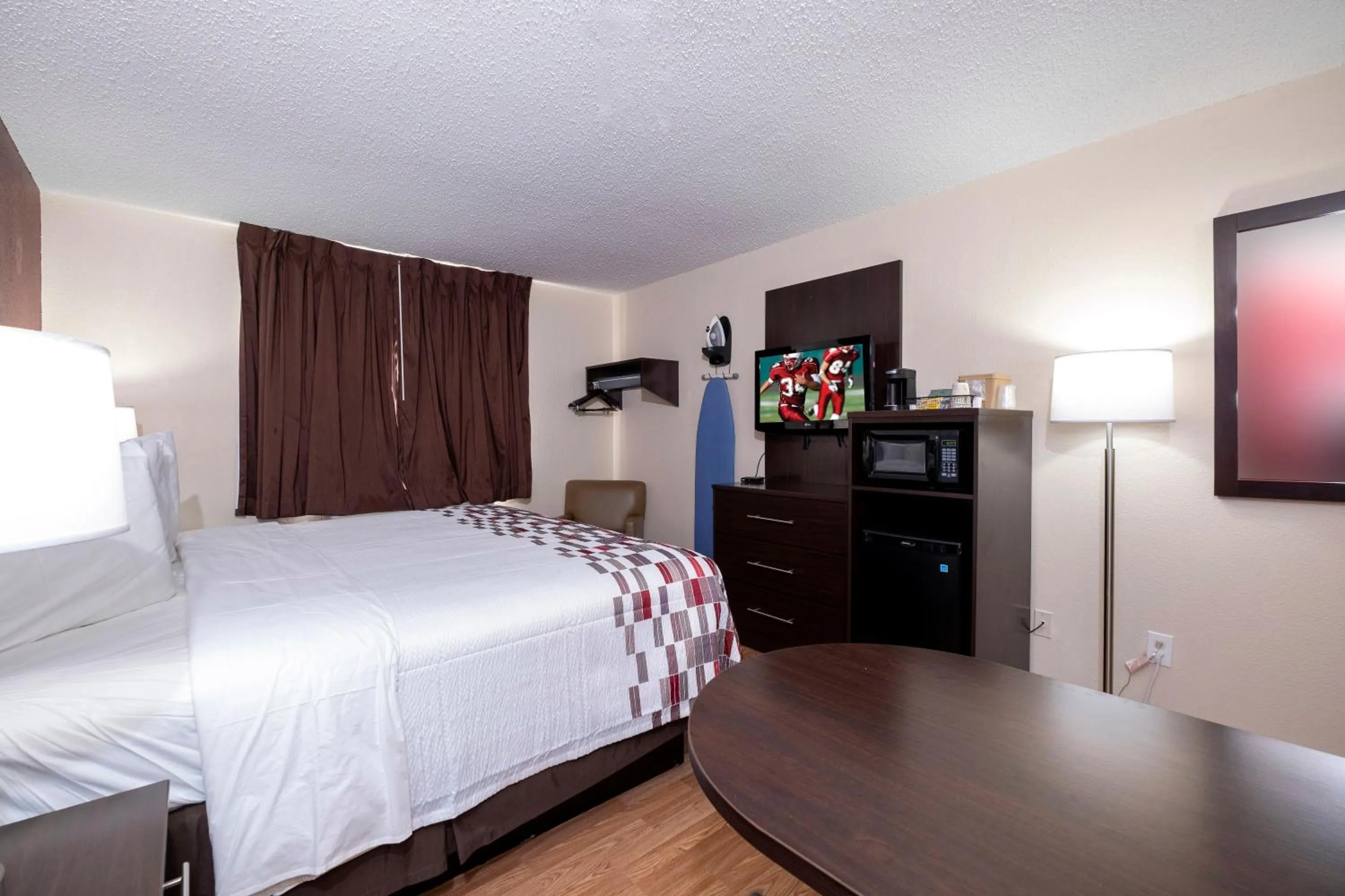 Photo of the whole room, Bed in Red Roof Inn Norfolk - Portsmouth