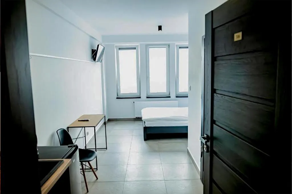 Photo of the whole room, Bed in Orange Tree Hotel