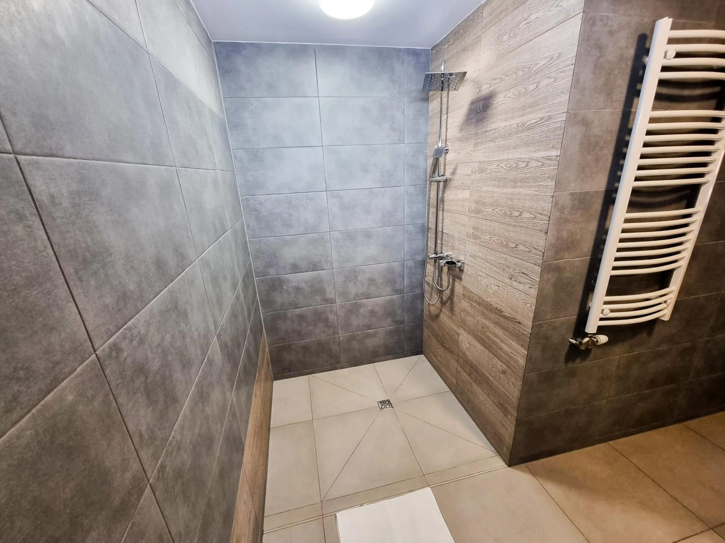 Shower in Orange Tree Hotel