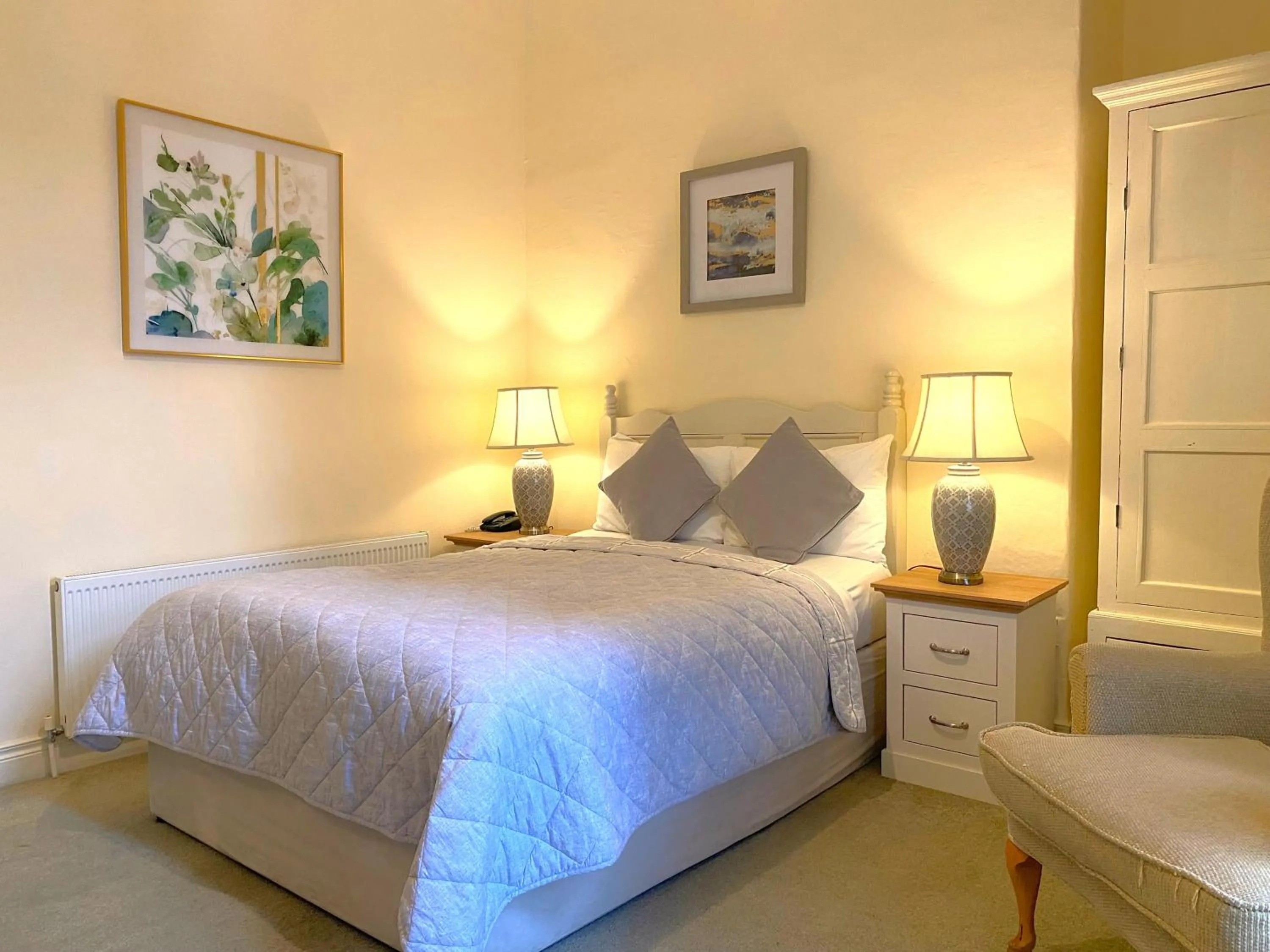 Bed in Baggot Court Townhouse