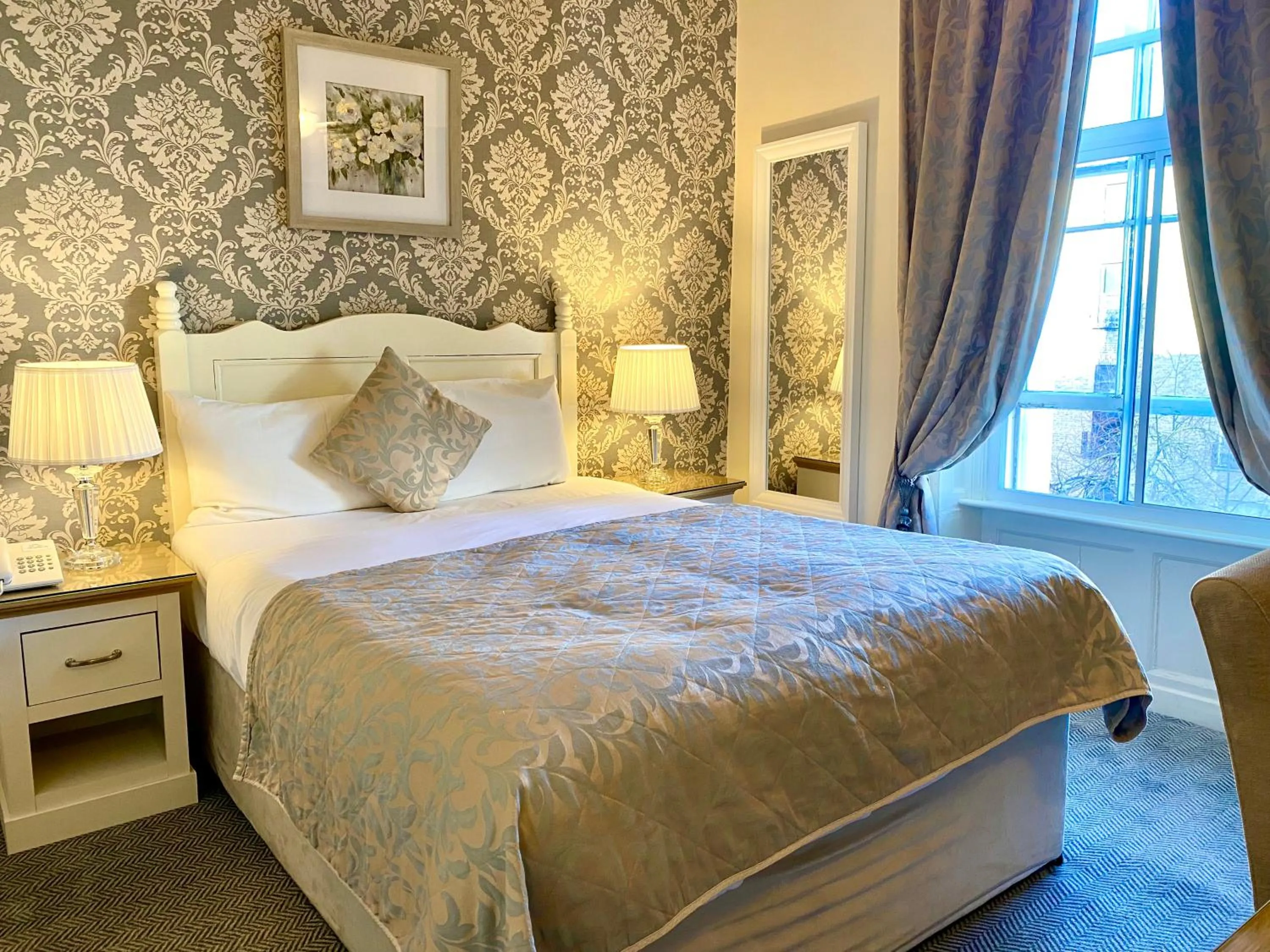 View (from property/room), Bed in Baggot Court Townhouse