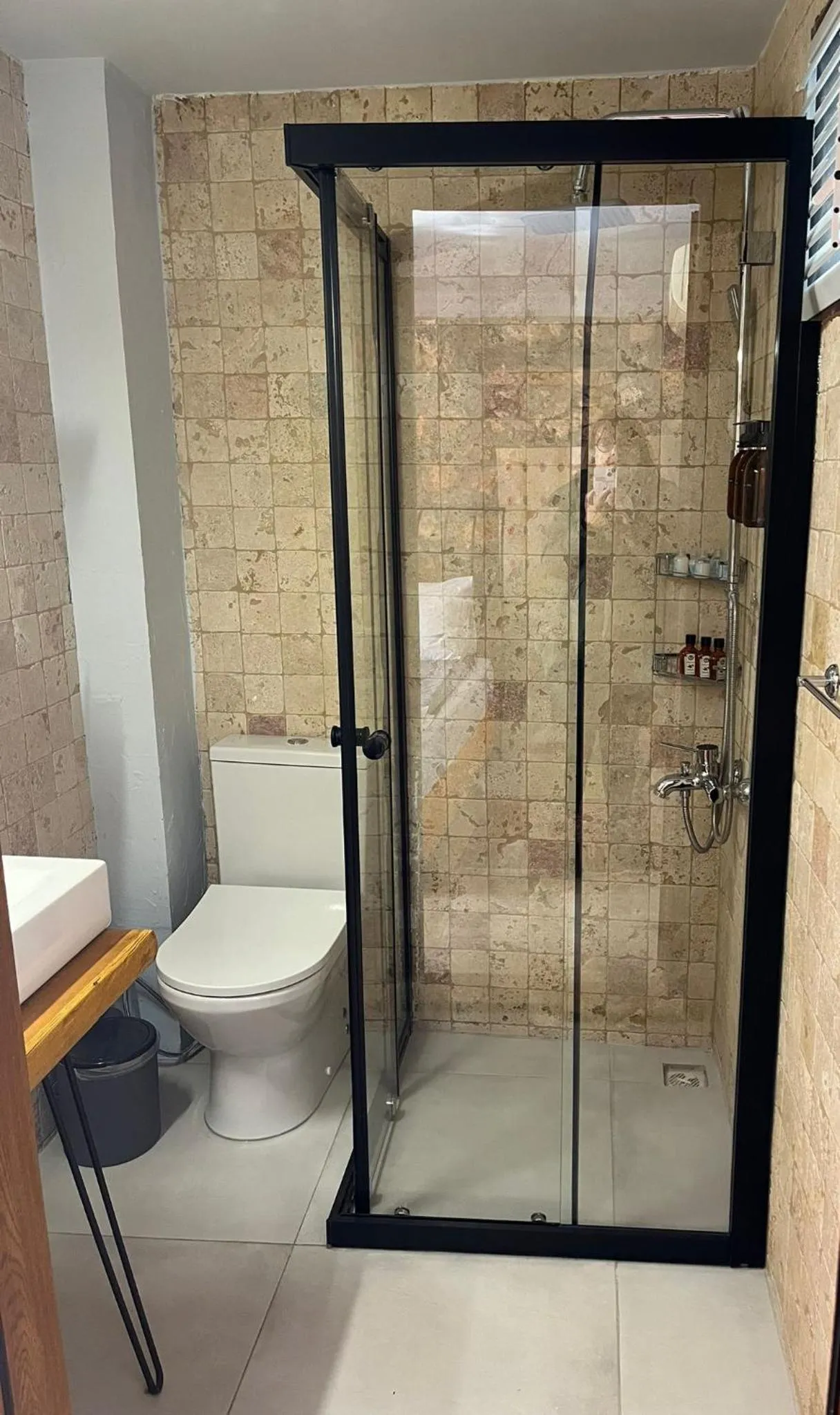 Shower in Kale Lodge - Adult Only + 15