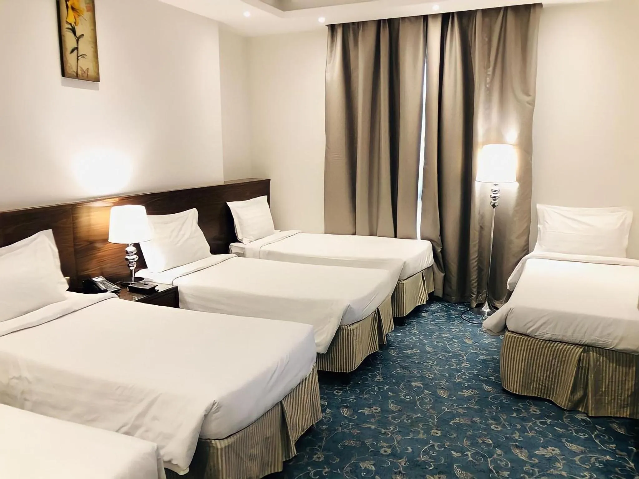 Bedroom, Bed in Zaha Al Munawara Hotel