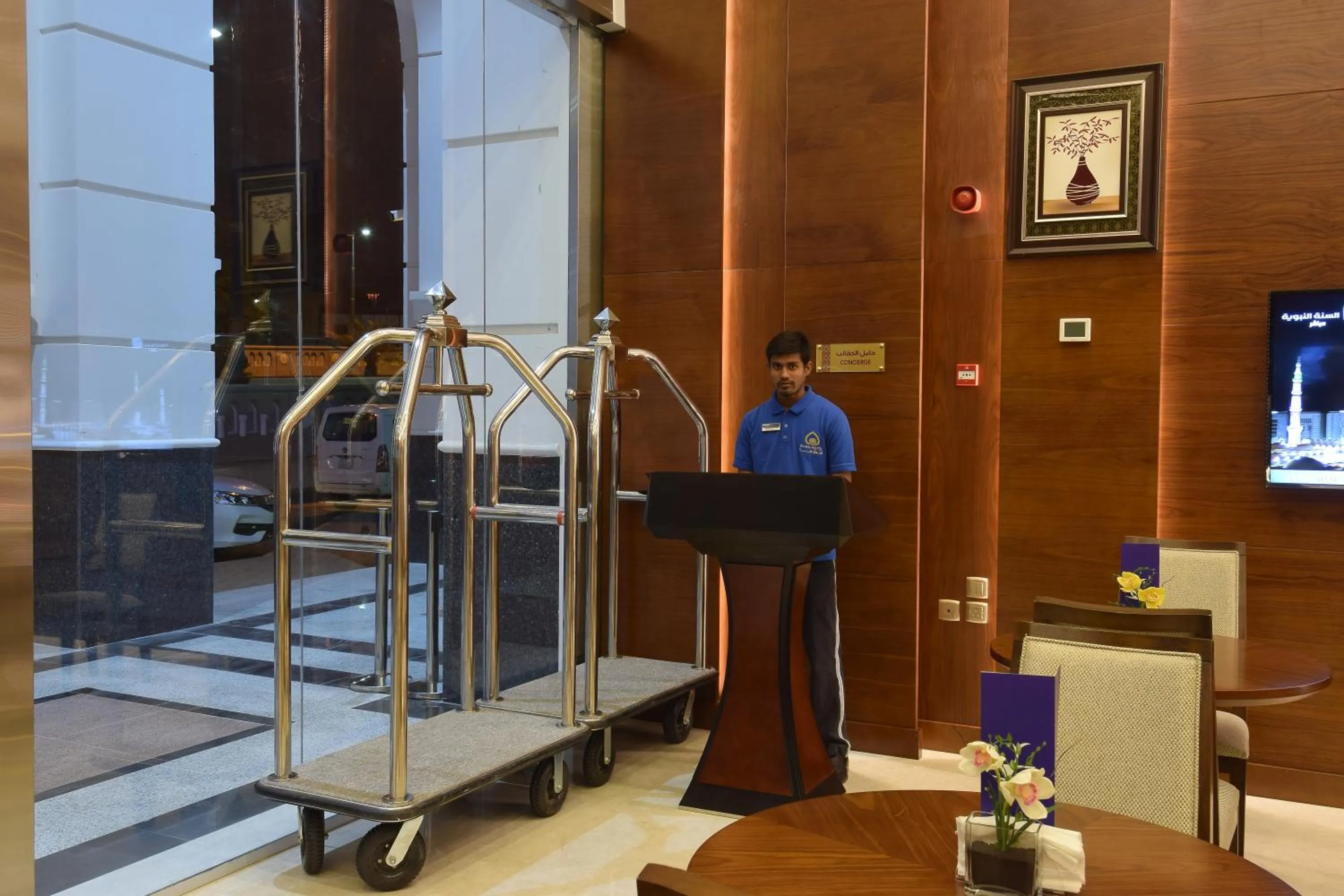 Staff, Bed in Zaha Al Munawara Hotel