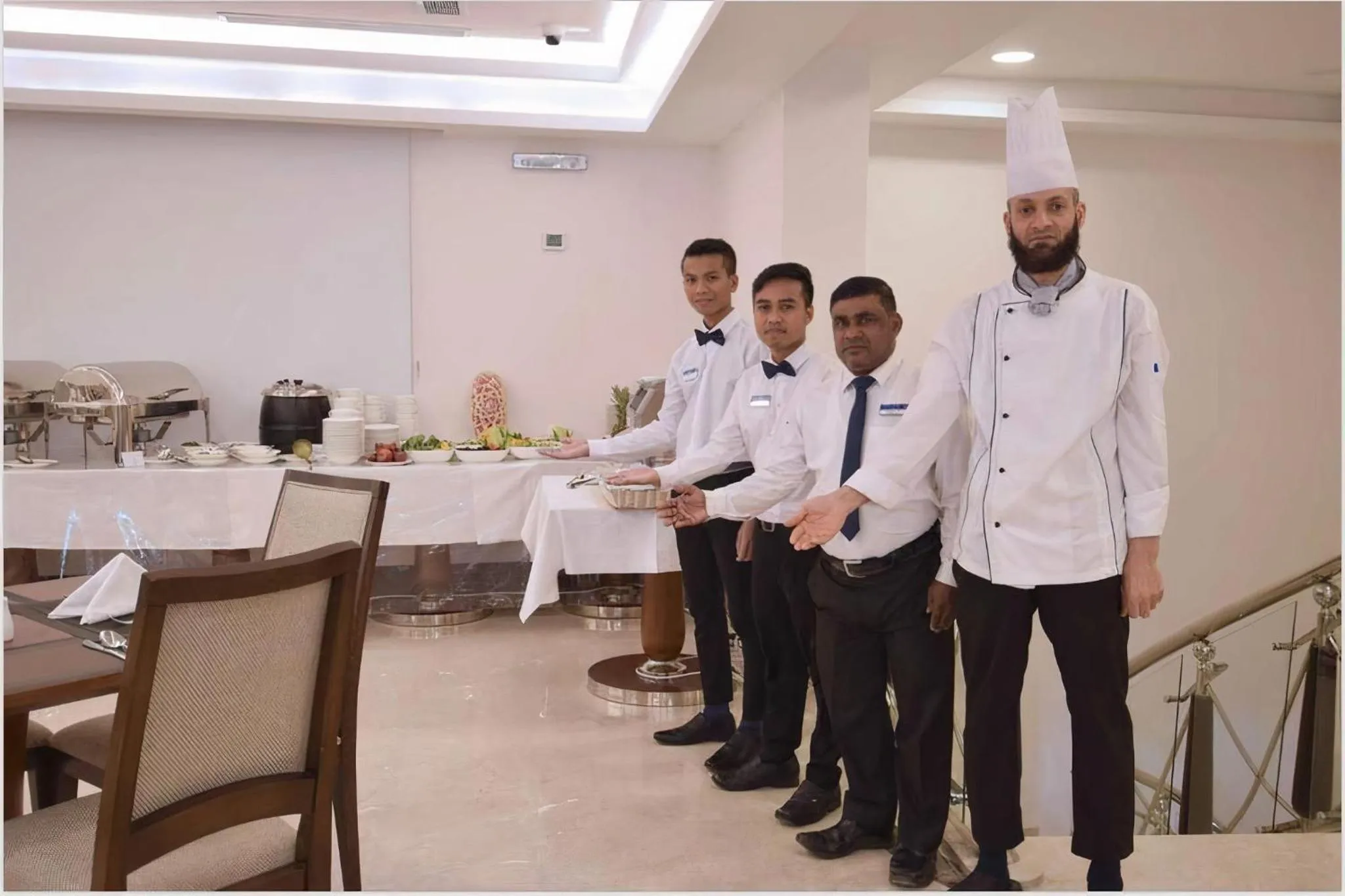 Restaurant/places to eat in Zaha Al Munawara Hotel