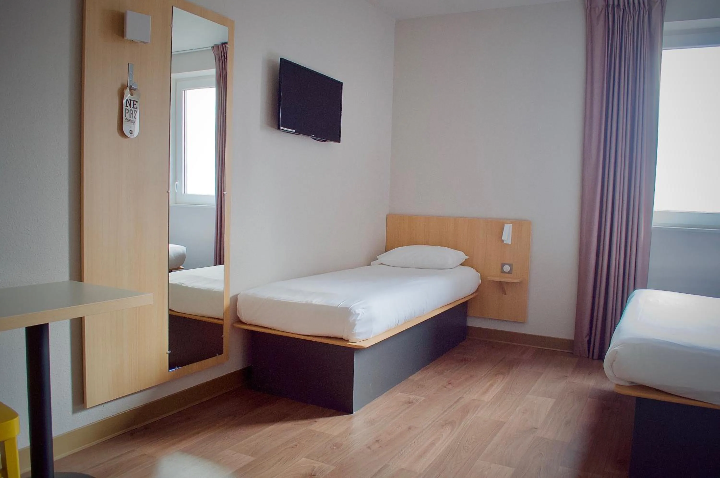 Bedroom, Bed in B&B HOTEL Bordeaux Langon