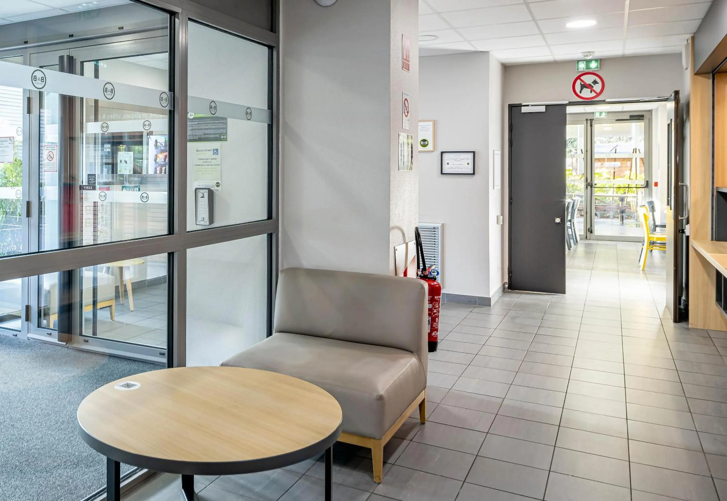 Lobby or reception in B&B HOTEL Bordeaux Langon