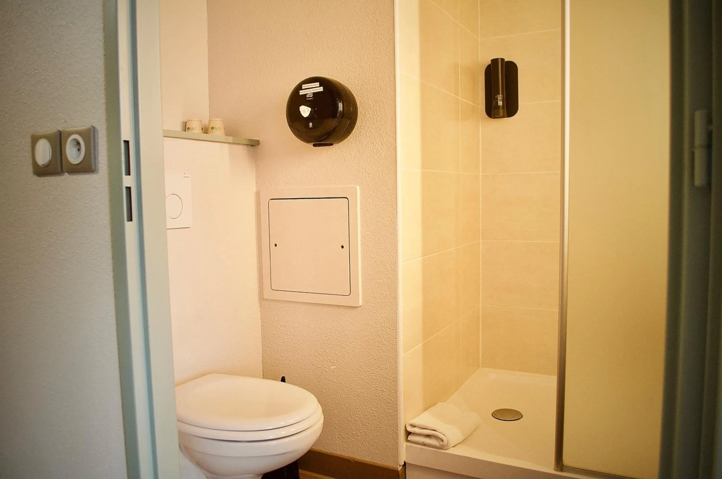 Bathroom in B&B HOTEL Bordeaux Langon