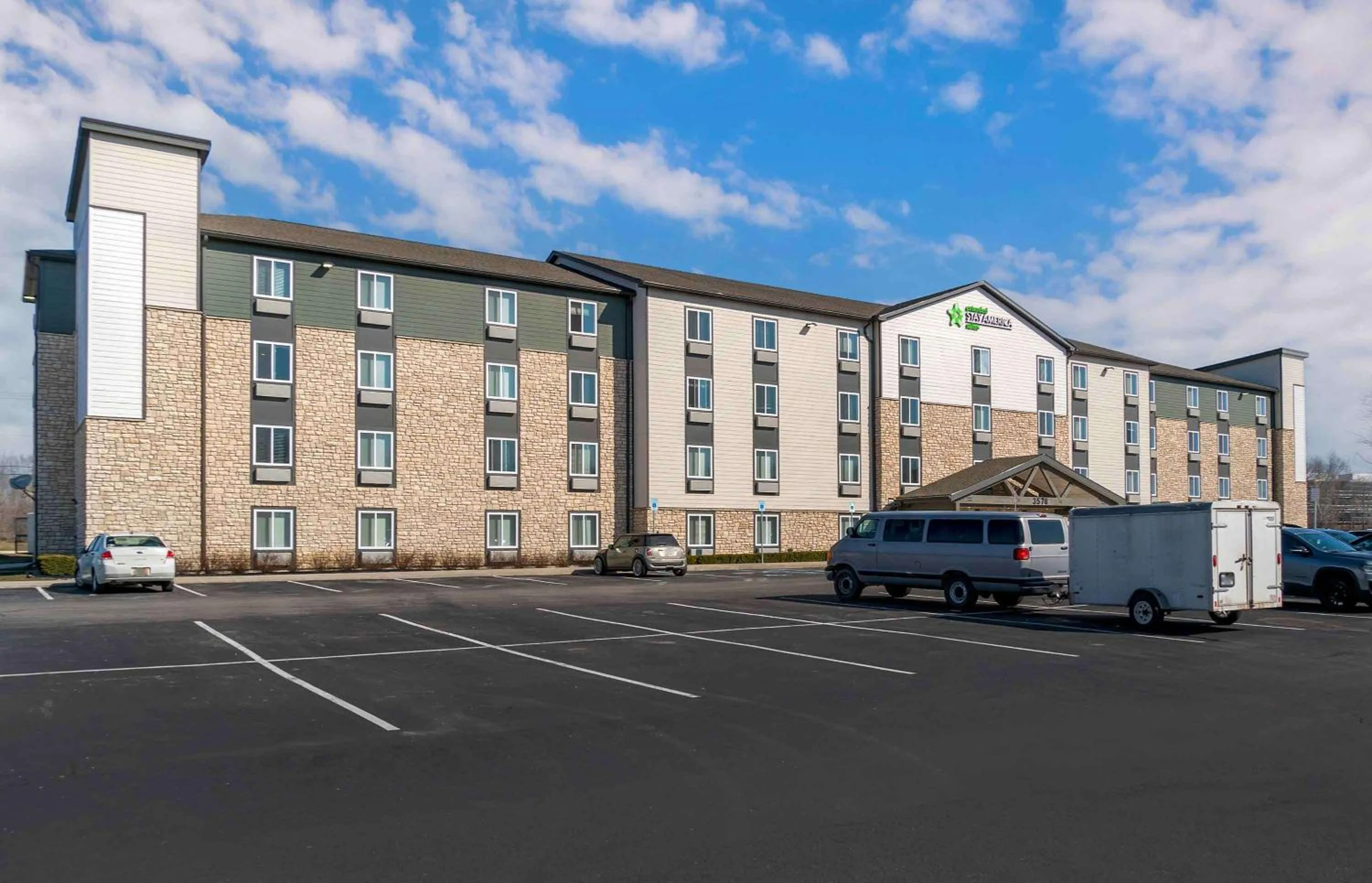Property building in Extended Stay America Suites - Detroit - Rochester Hills