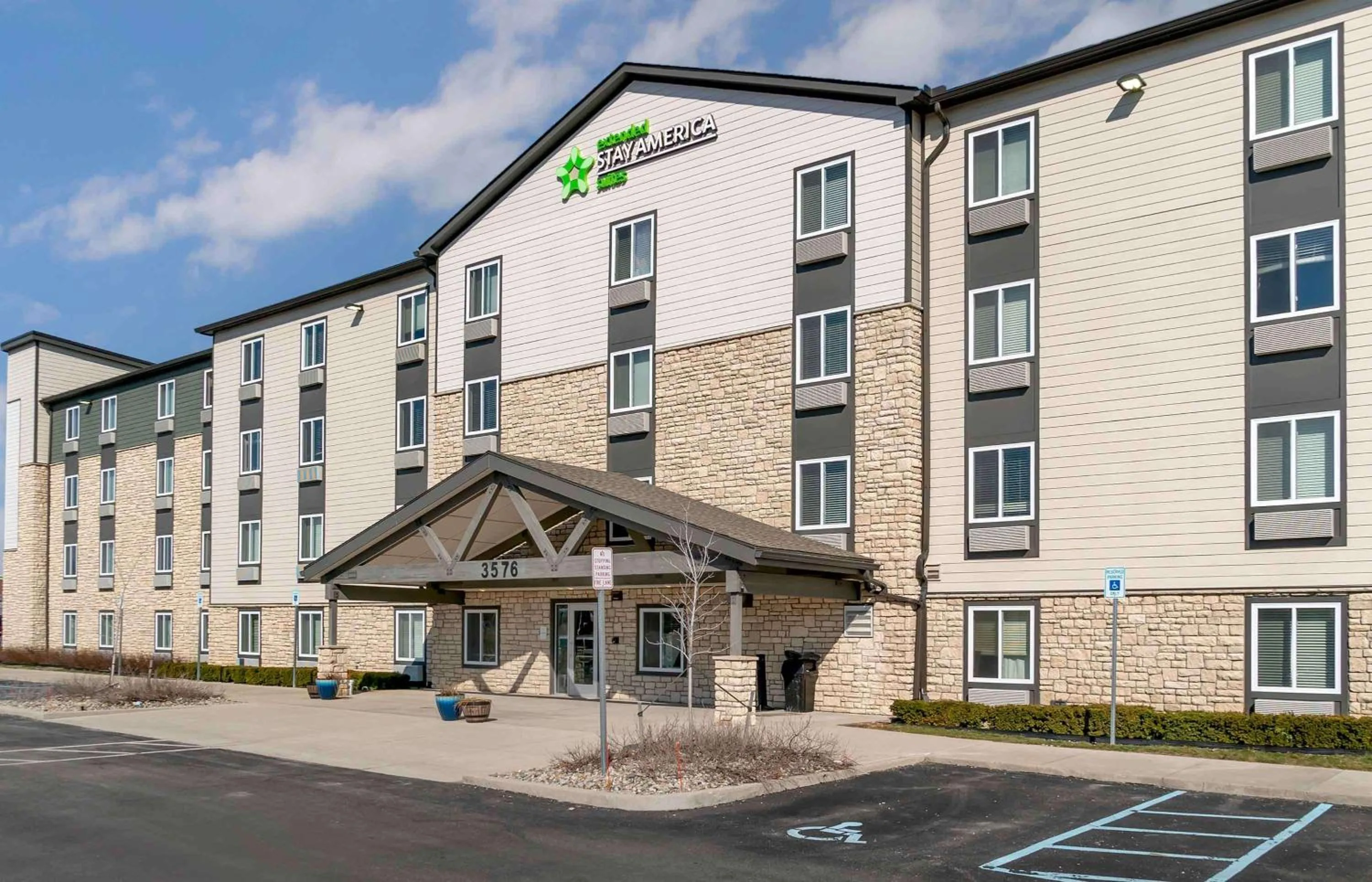 Property building in Extended Stay America Suites - Detroit - Rochester Hills