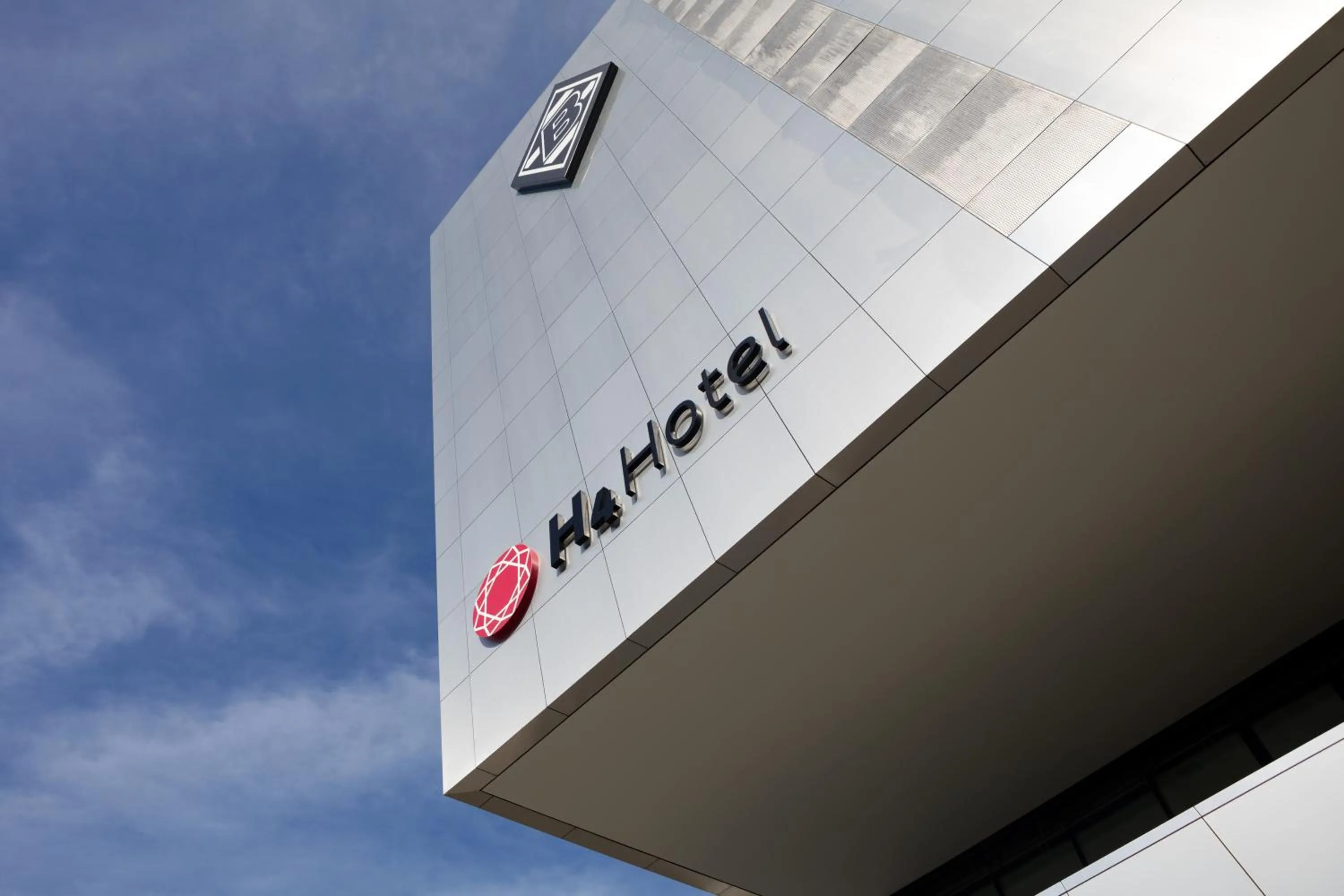 Facade/entrance in H4 Hotel Mönchengladbach im BORUSSIA-PARK