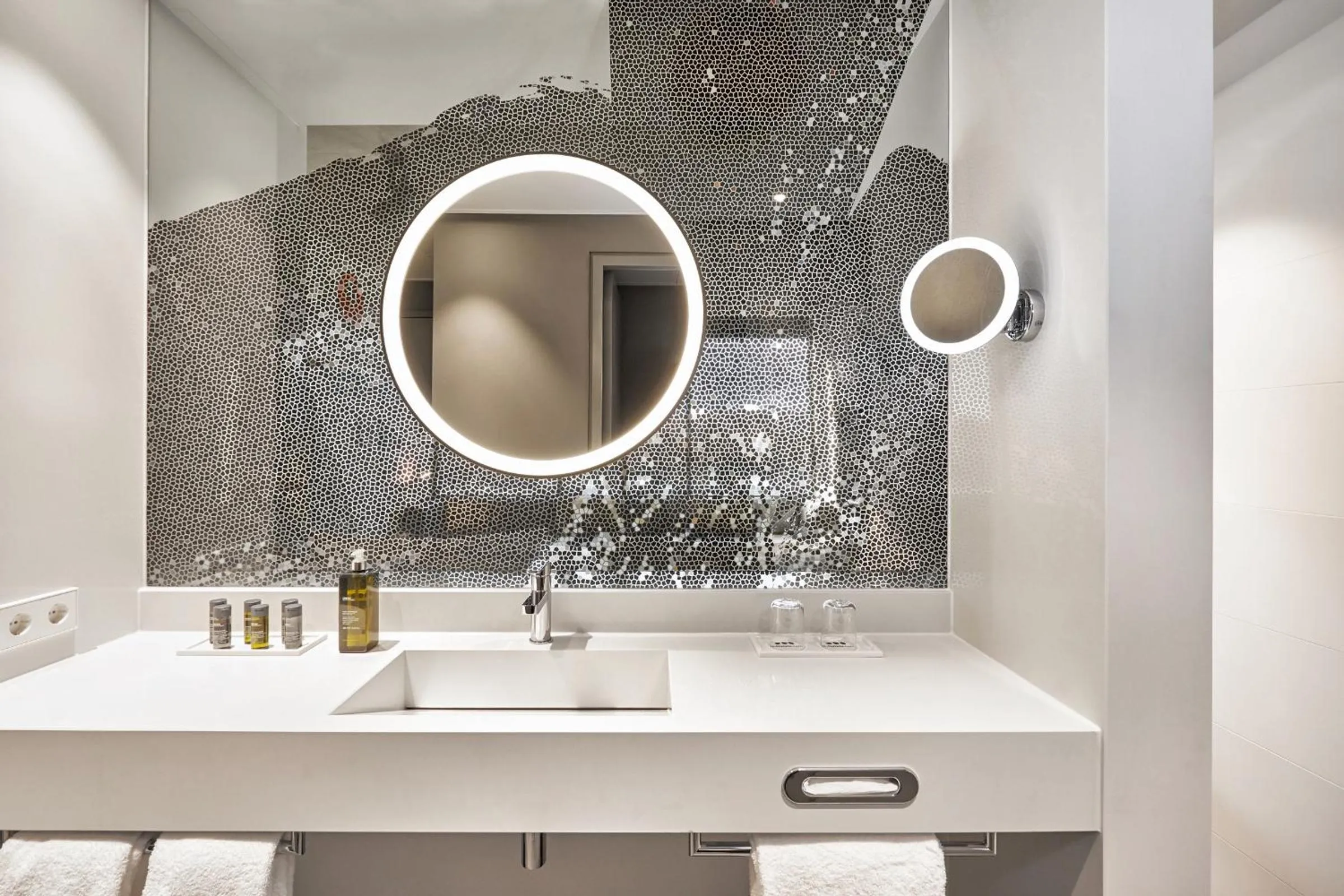 Photo of the whole room in H4 Hotel Mönchengladbach im BORUSSIA-PARK