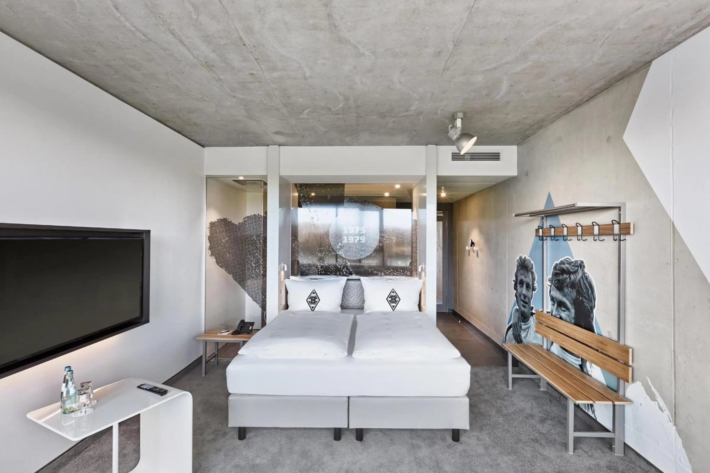 Bedroom, Bed in H4 Hotel Mönchengladbach im BORUSSIA-PARK