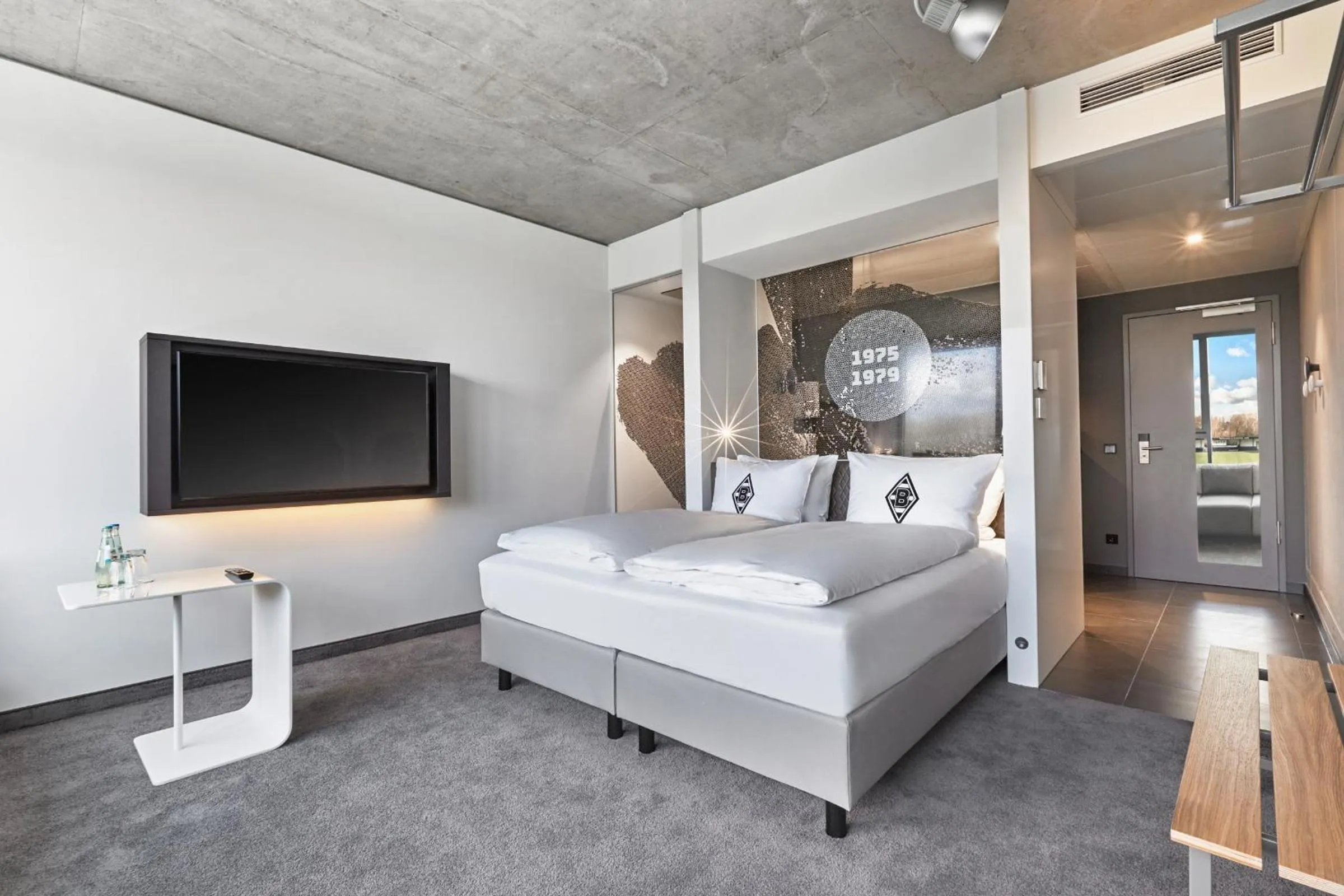 TV and multimedia, Bed in H4 Hotel Mönchengladbach im BORUSSIA-PARK