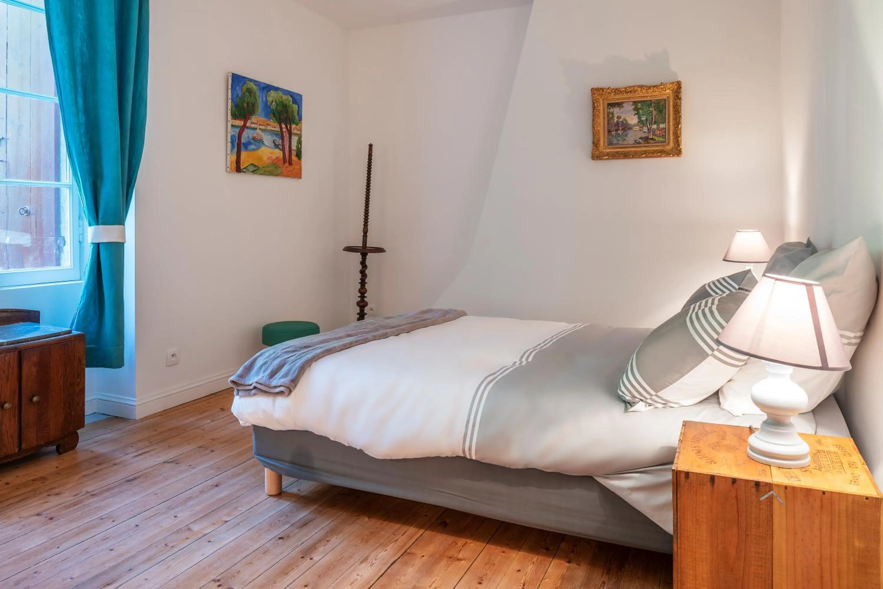 Bed in Château Le Méjean