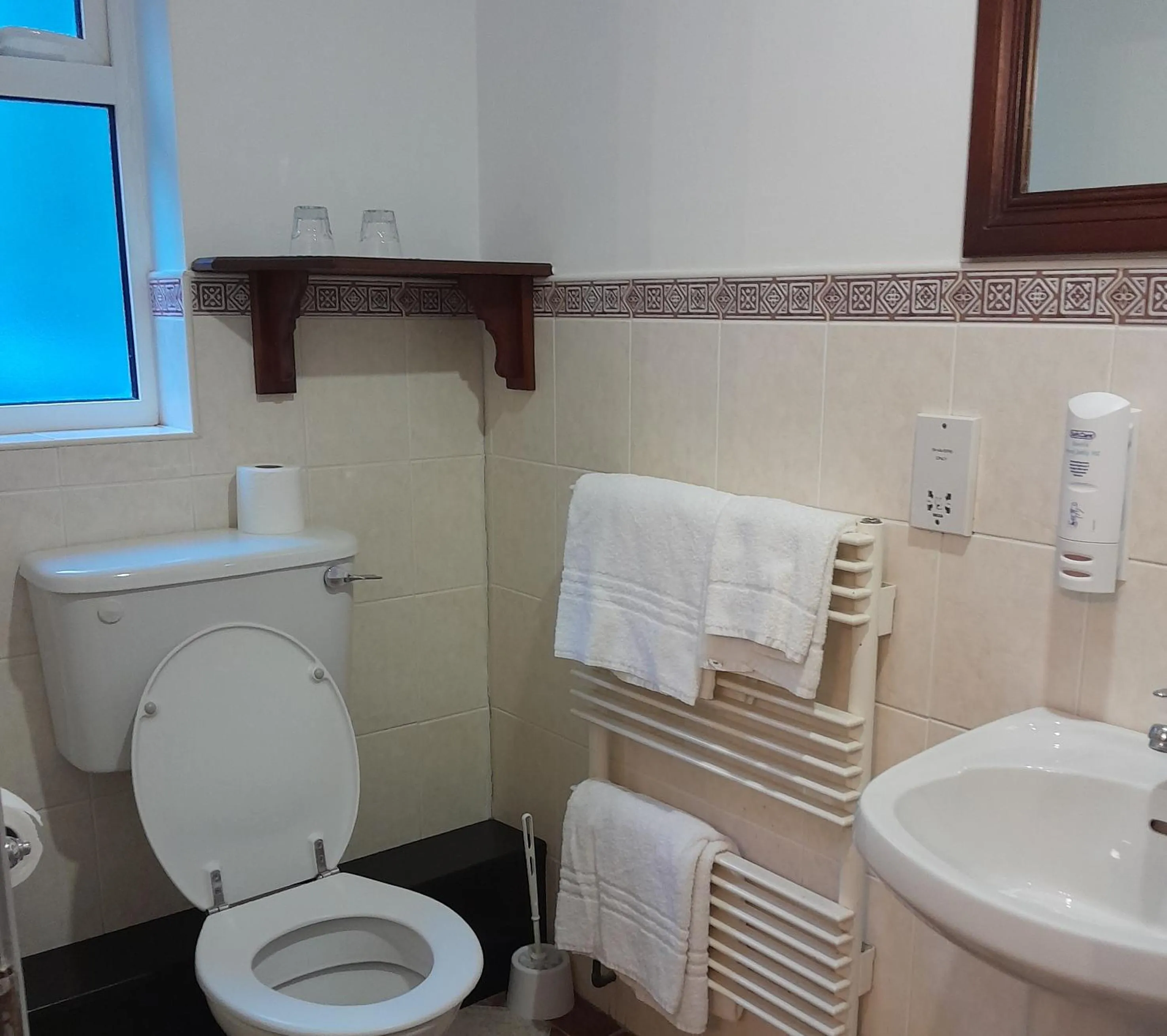 Bathroom in The Lansdowne Hotel