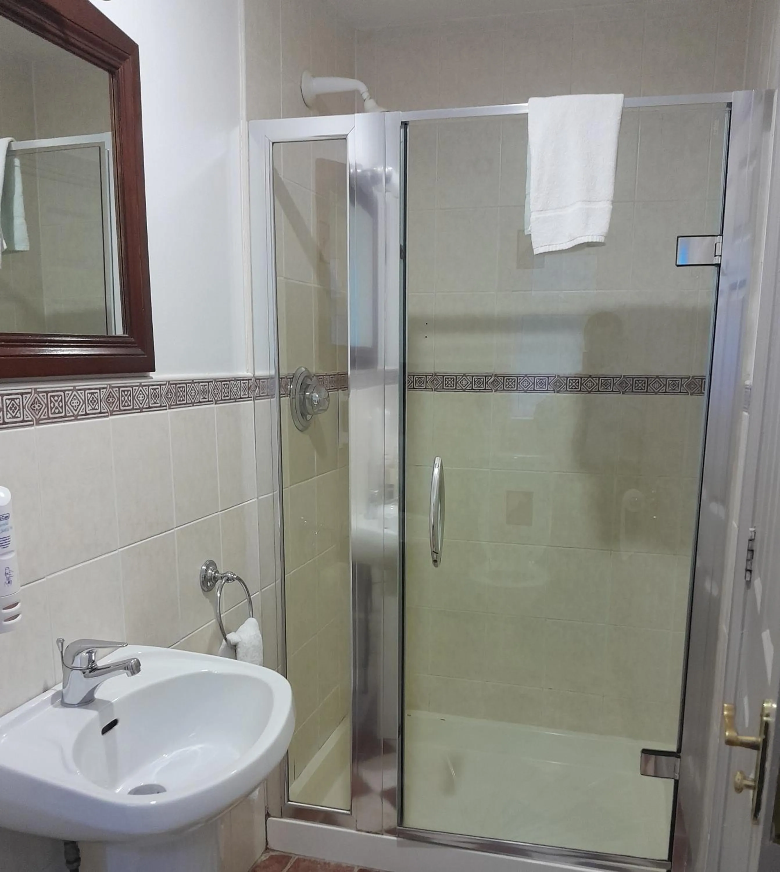 Bathroom in The Lansdowne Hotel