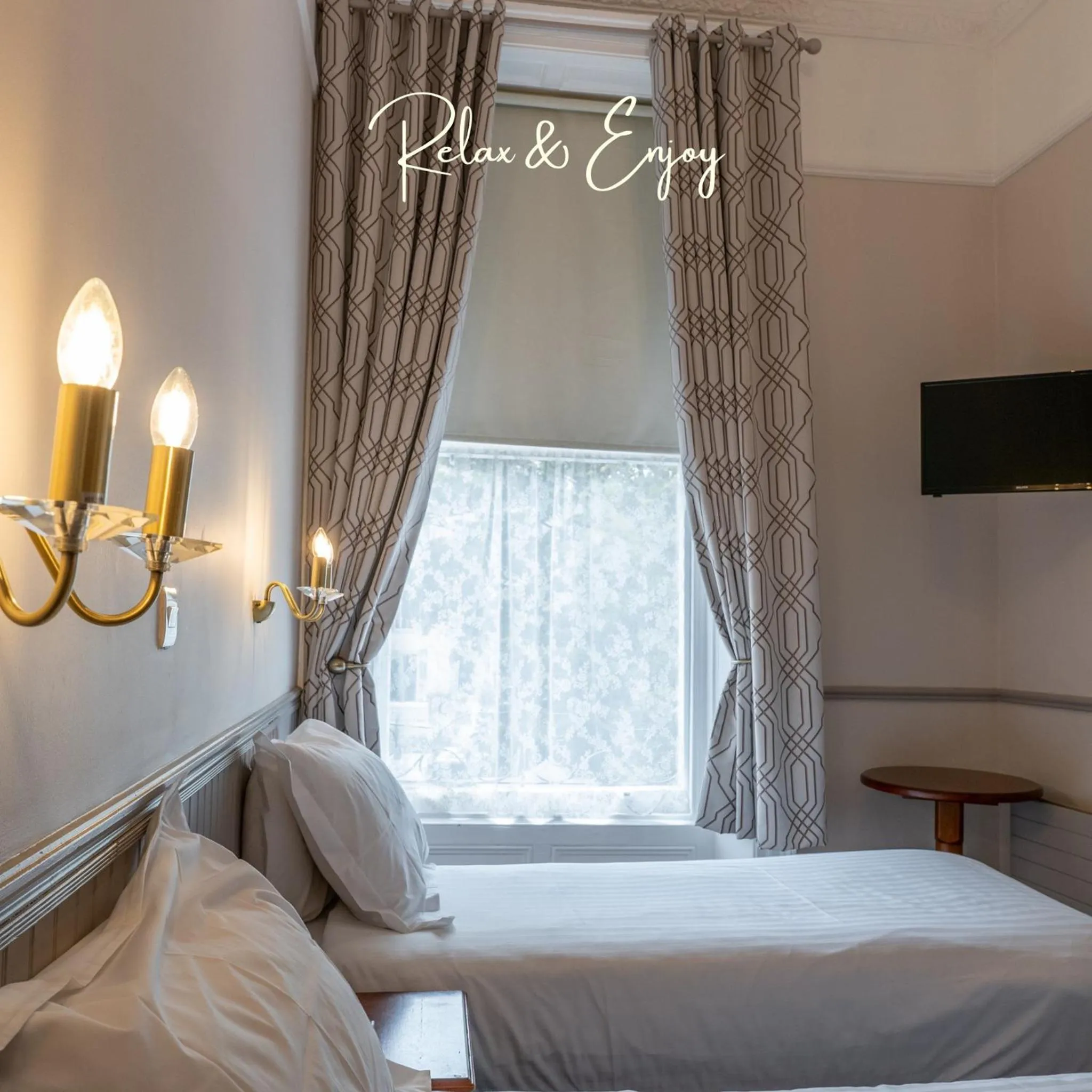 Bedroom, Bed in The Lansdowne Hotel