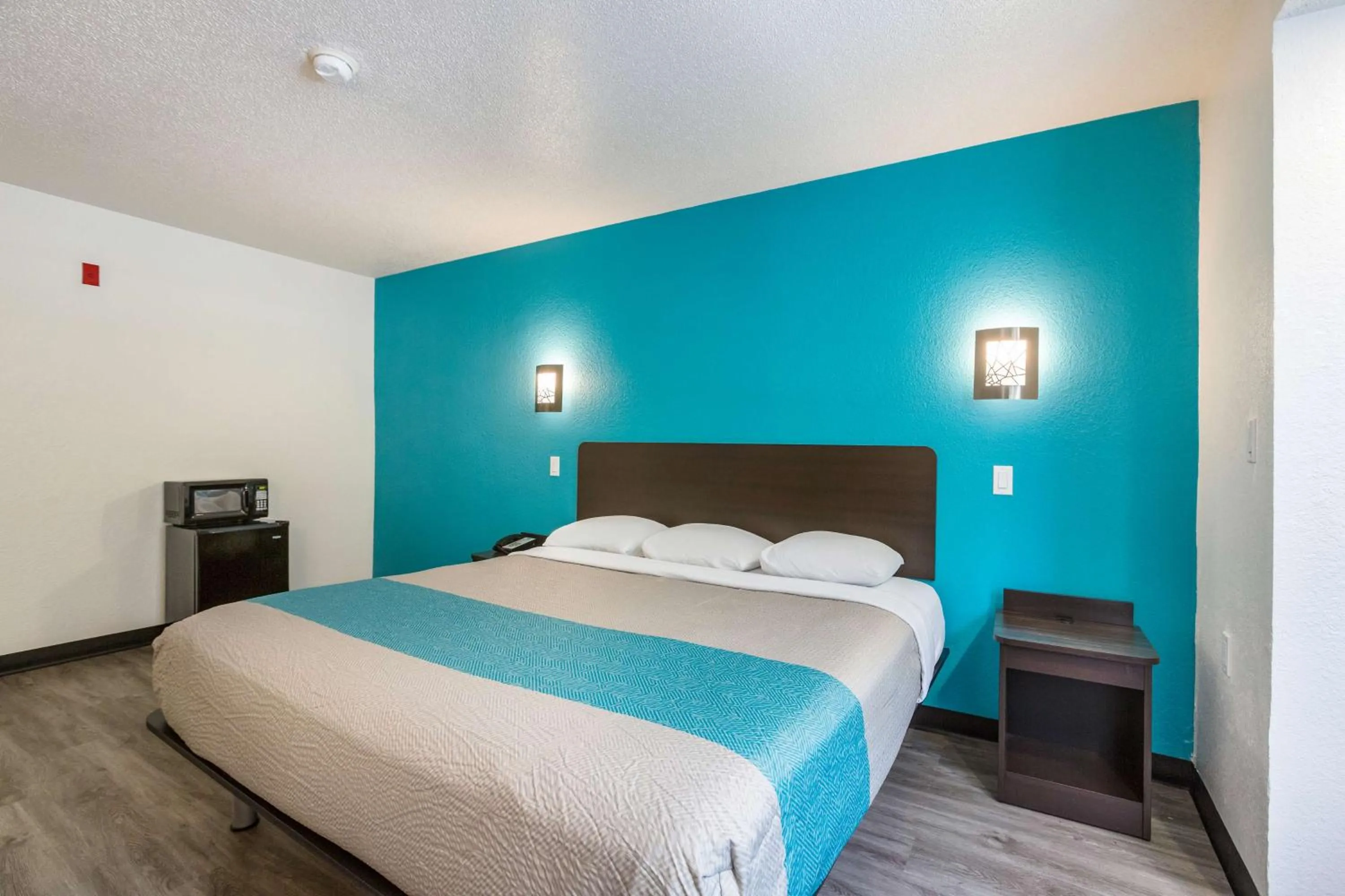 Photo of the whole room, Bed in Motel 6-Smyrna, GA - Atlanta