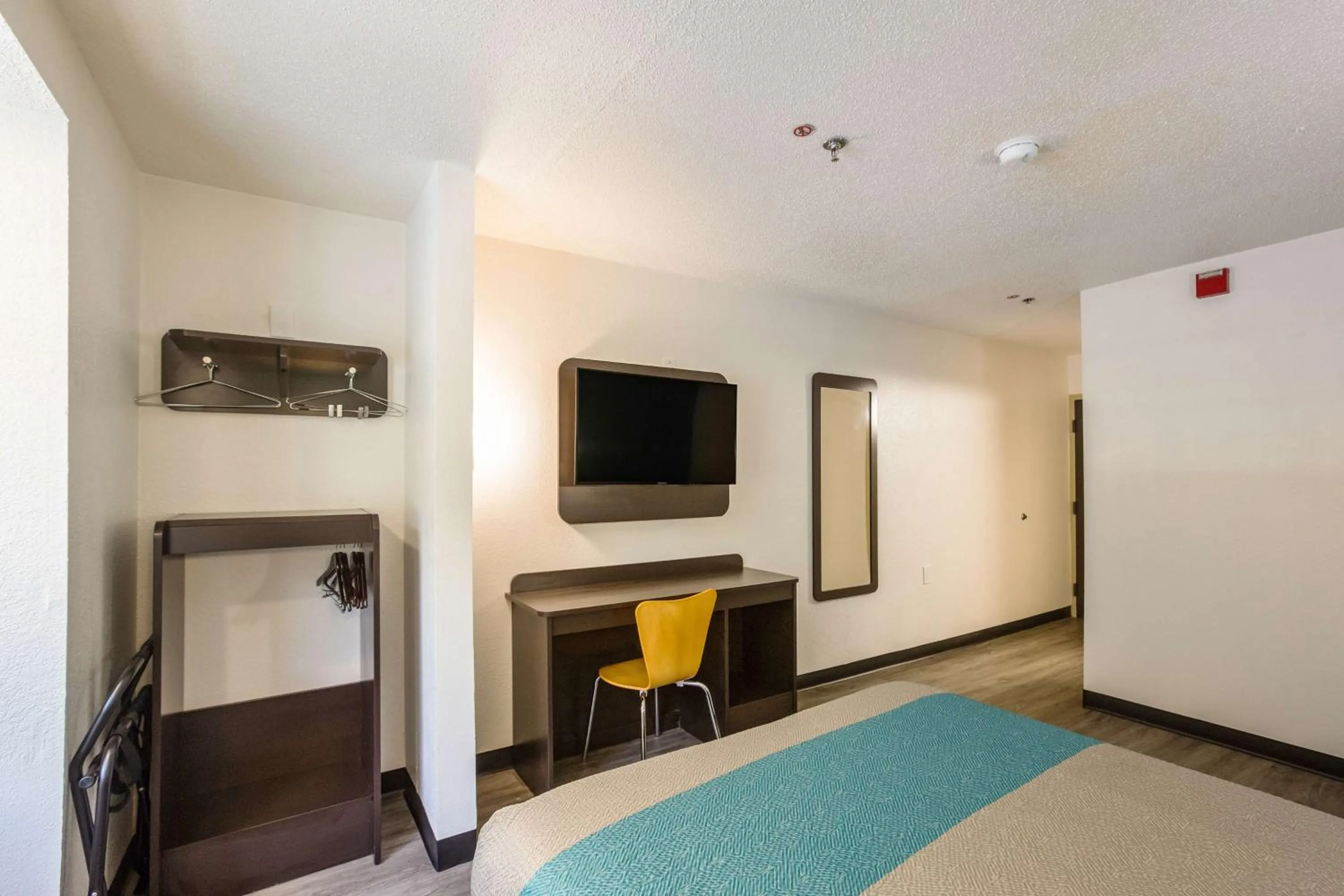 Photo of the whole room in Motel 6-Smyrna, GA - Atlanta