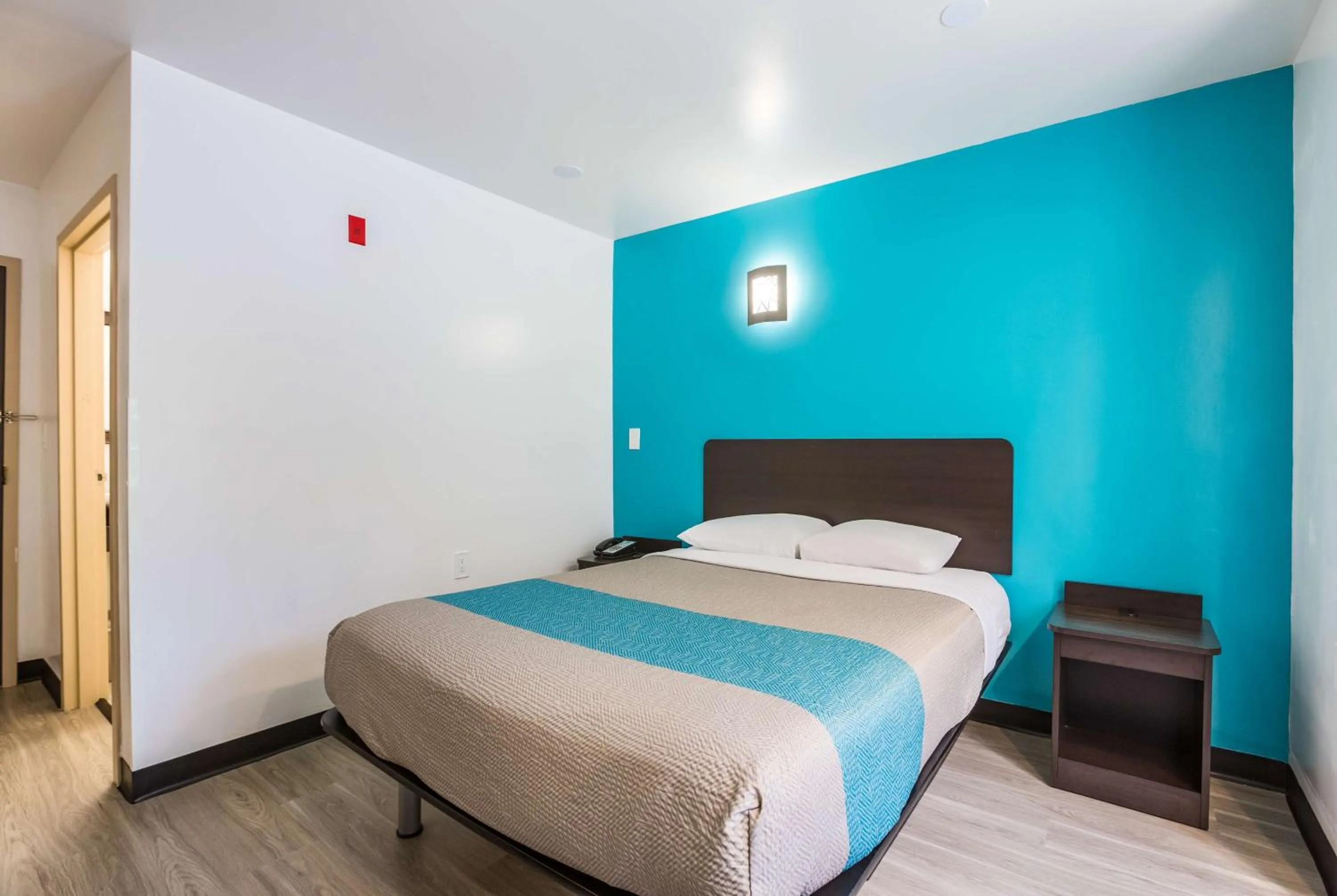 Photo of the whole room, Bed in Motel 6-Smyrna, GA - Atlanta