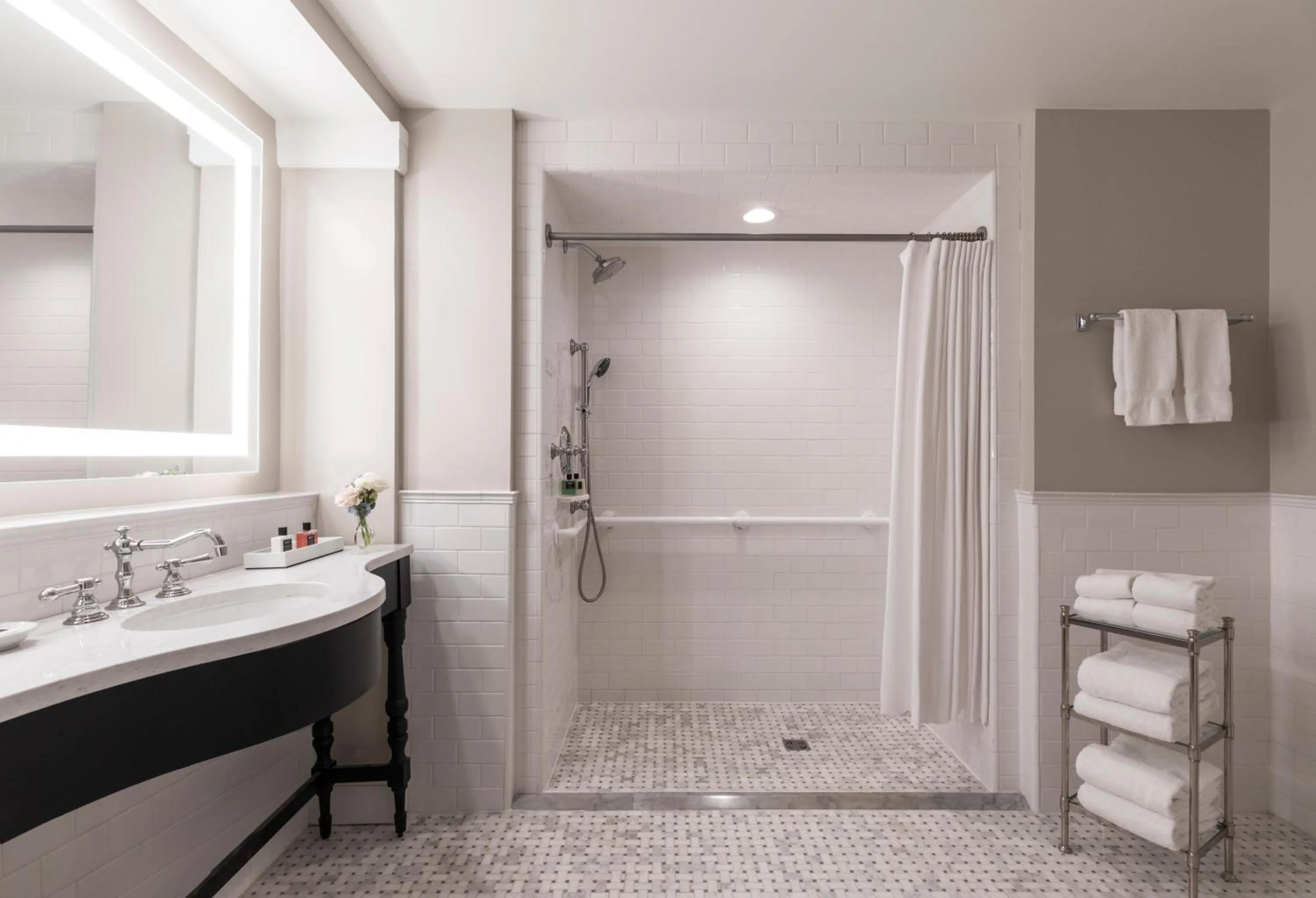 Shower in The Carolina Inn, a Destination by Hyatt Hotel