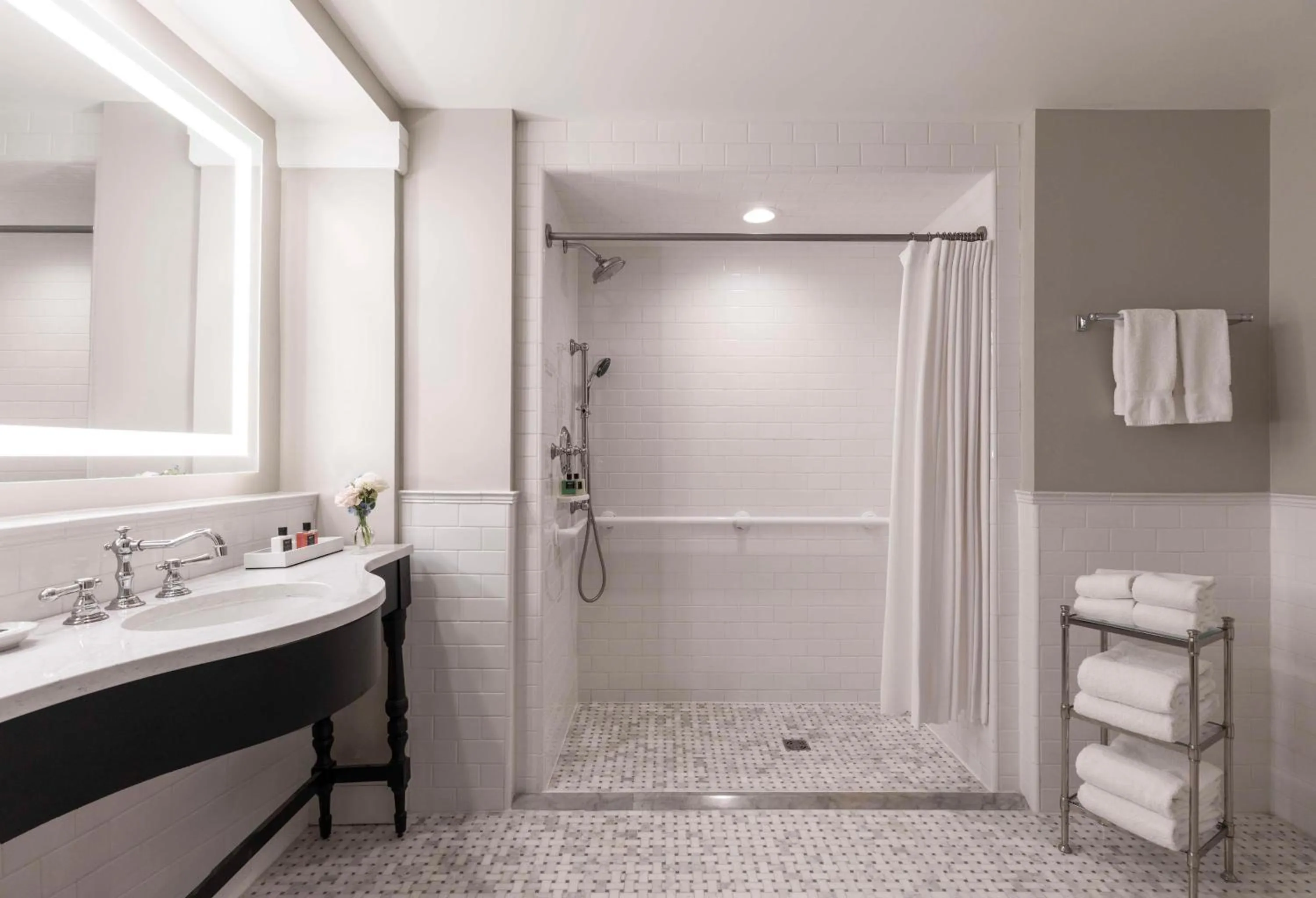 Shower in The Carolina Inn, a Destination by Hyatt Hotel