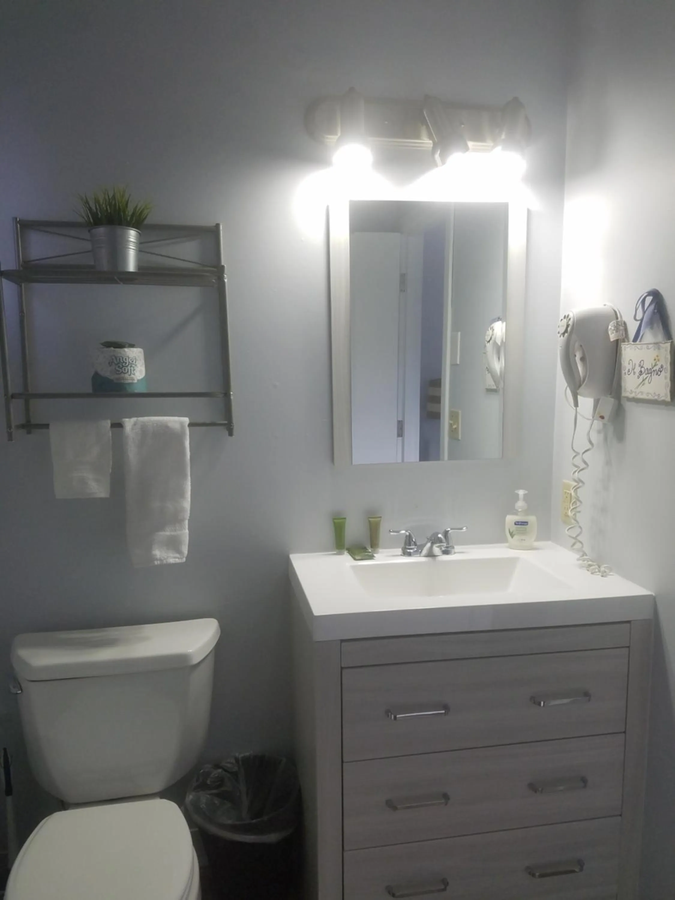 Bathroom in The Guesthouse Ocean View Cottages