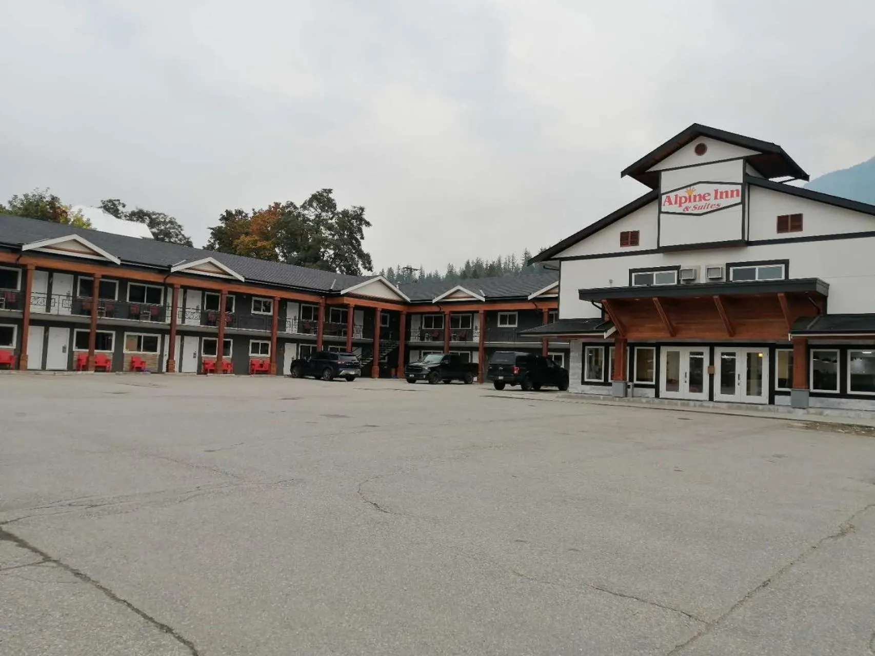 Parking in Alpine Inn & Suites