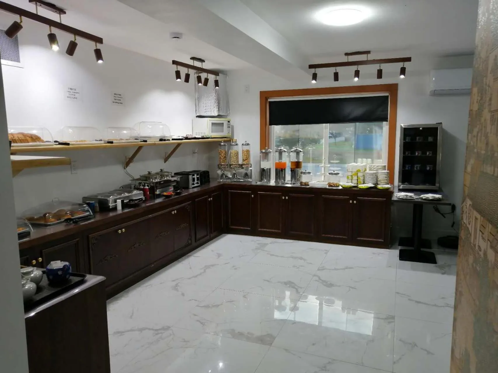 Breakfast in Alpine Inn & Suites