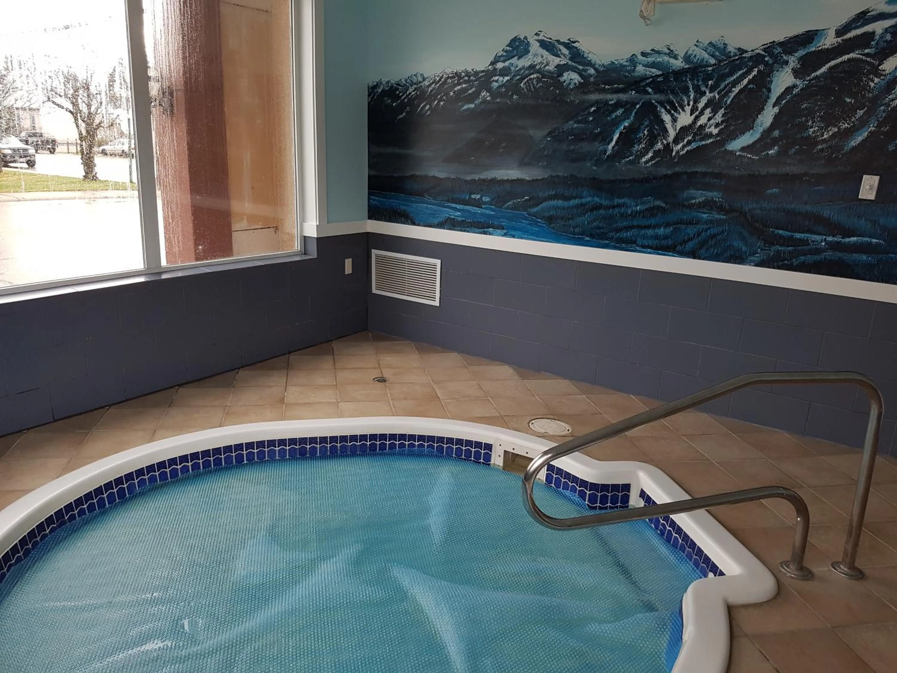 Hot Tub in Alpine Inn & Suites