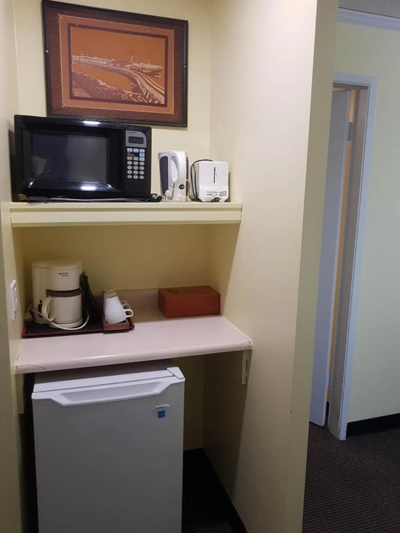 Coffee/tea facilities in Alpine Inn & Suites